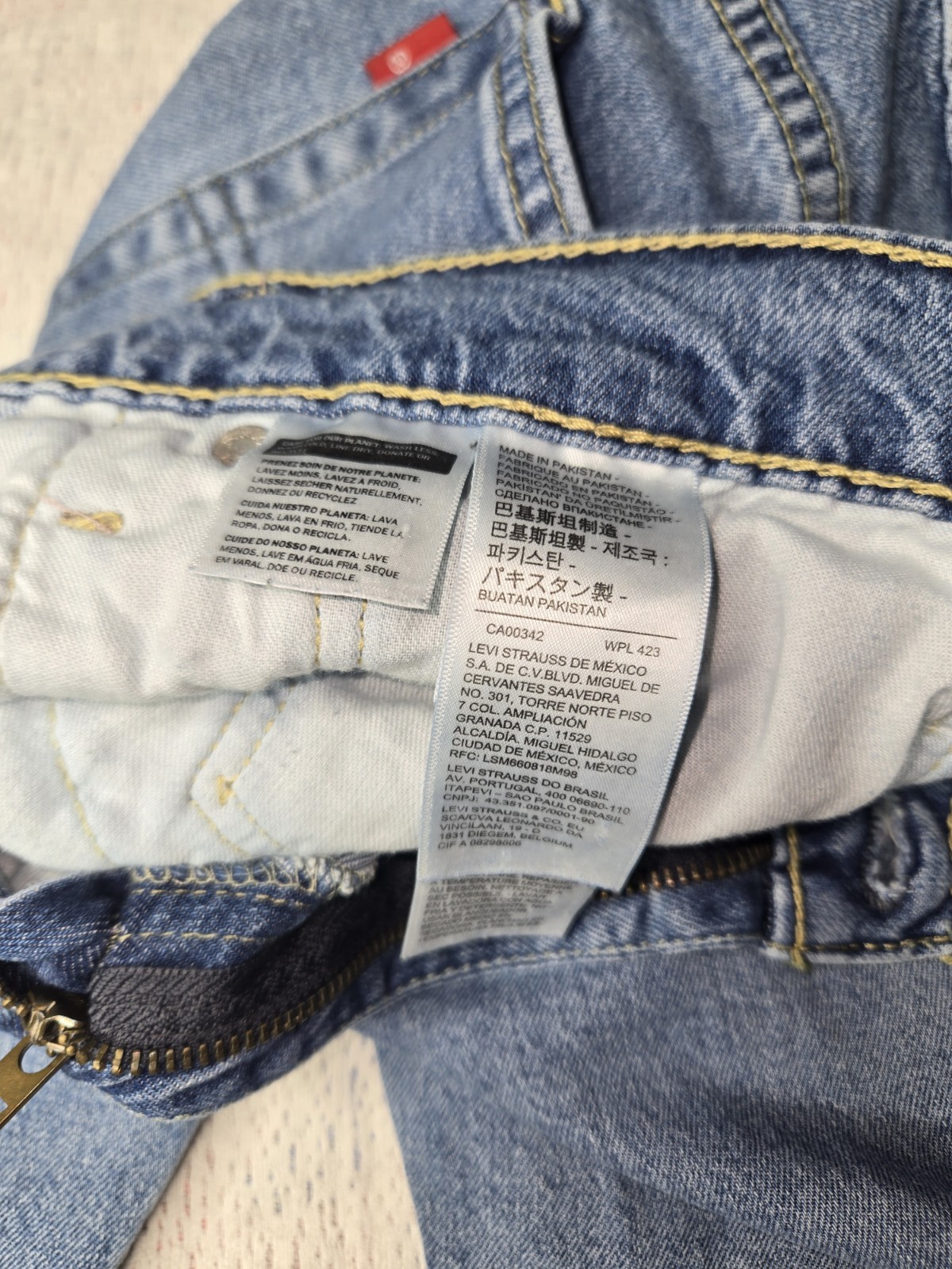 Levi’s 502 Men’s Taper Fit Blue Jeans Waist 36 Inseam 32 Rare Blank Red Tab A11