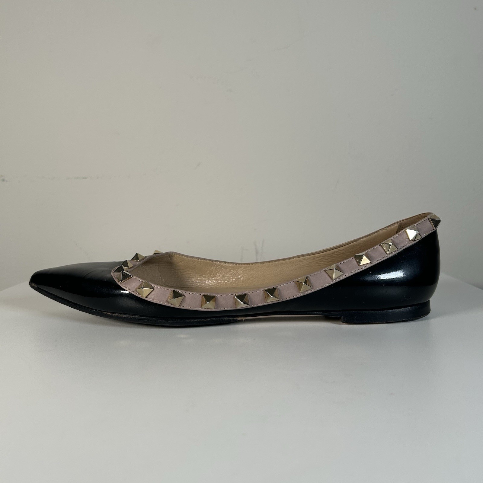 Valentino Garavani Rockstud Ballet Flats Black Pointed Toe Patent Leather Sz 39