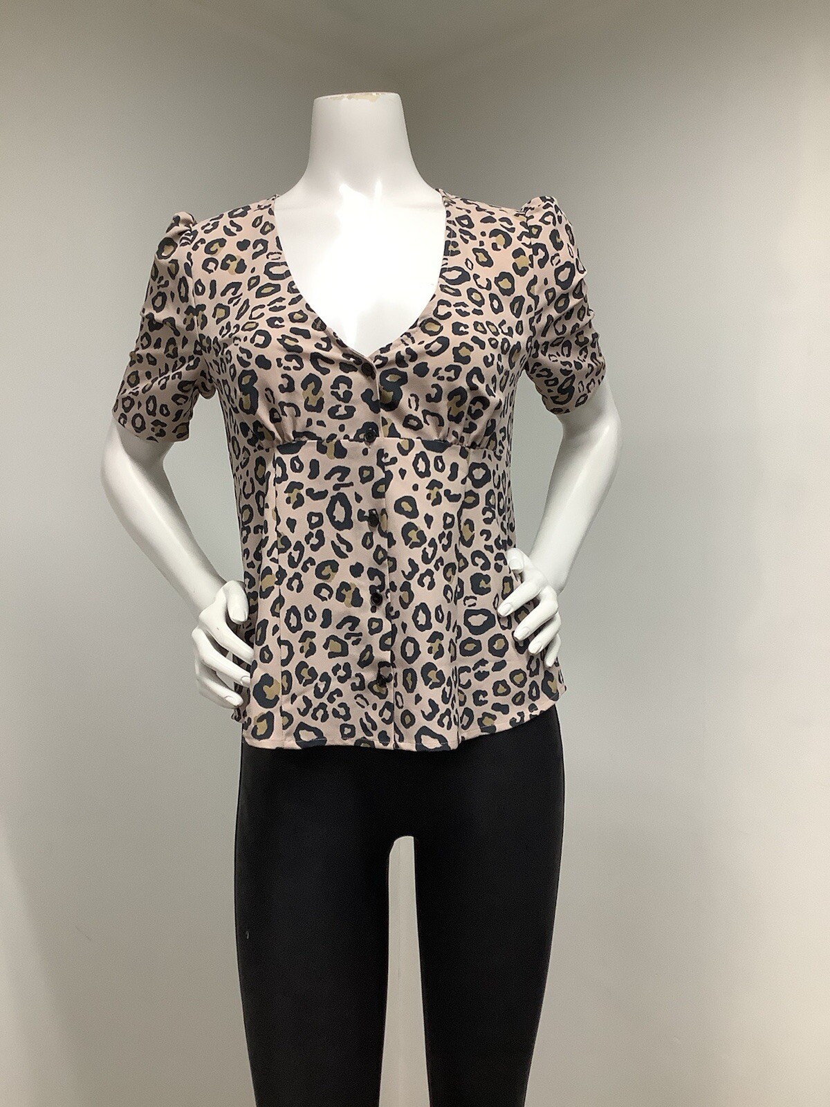 Sanctuary Button Front V Neck Blouse Leopard Print, Women’s Size Small,preowned