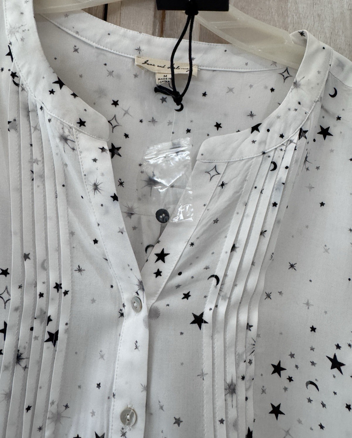 NWT Jane & Delancey White with Moon & Stars Print Pintuck Blouse Size Medium