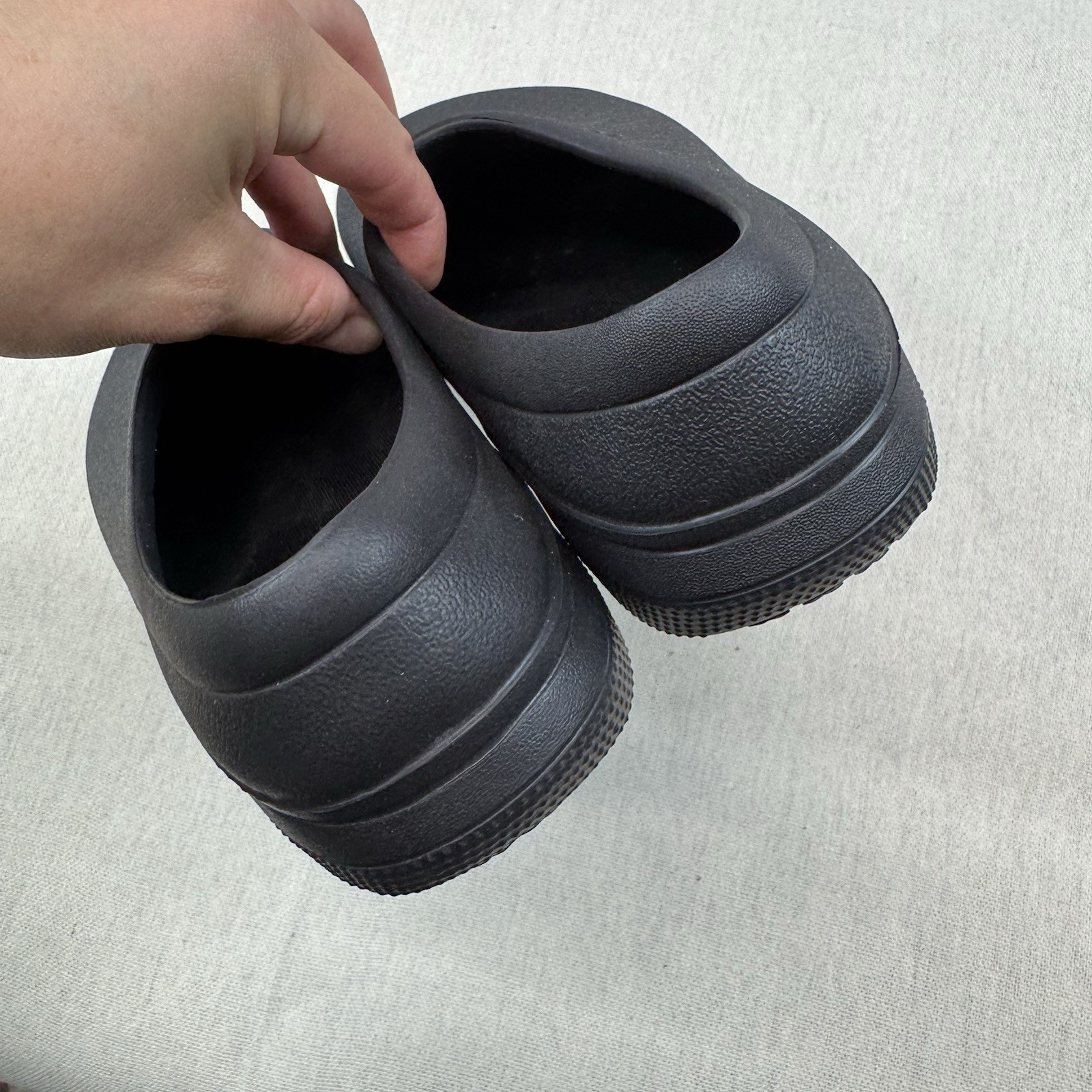 Crocs On The Clock Work Clogs Black Slip Resistant Women’s W6 M4 Comfort Shoes