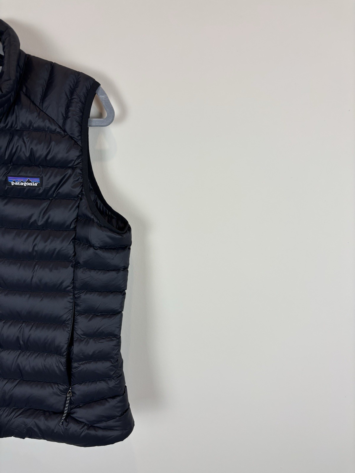 Patagonia Down Sweater Insulated Vest Size Medium Women Black 800 Fill SP24
