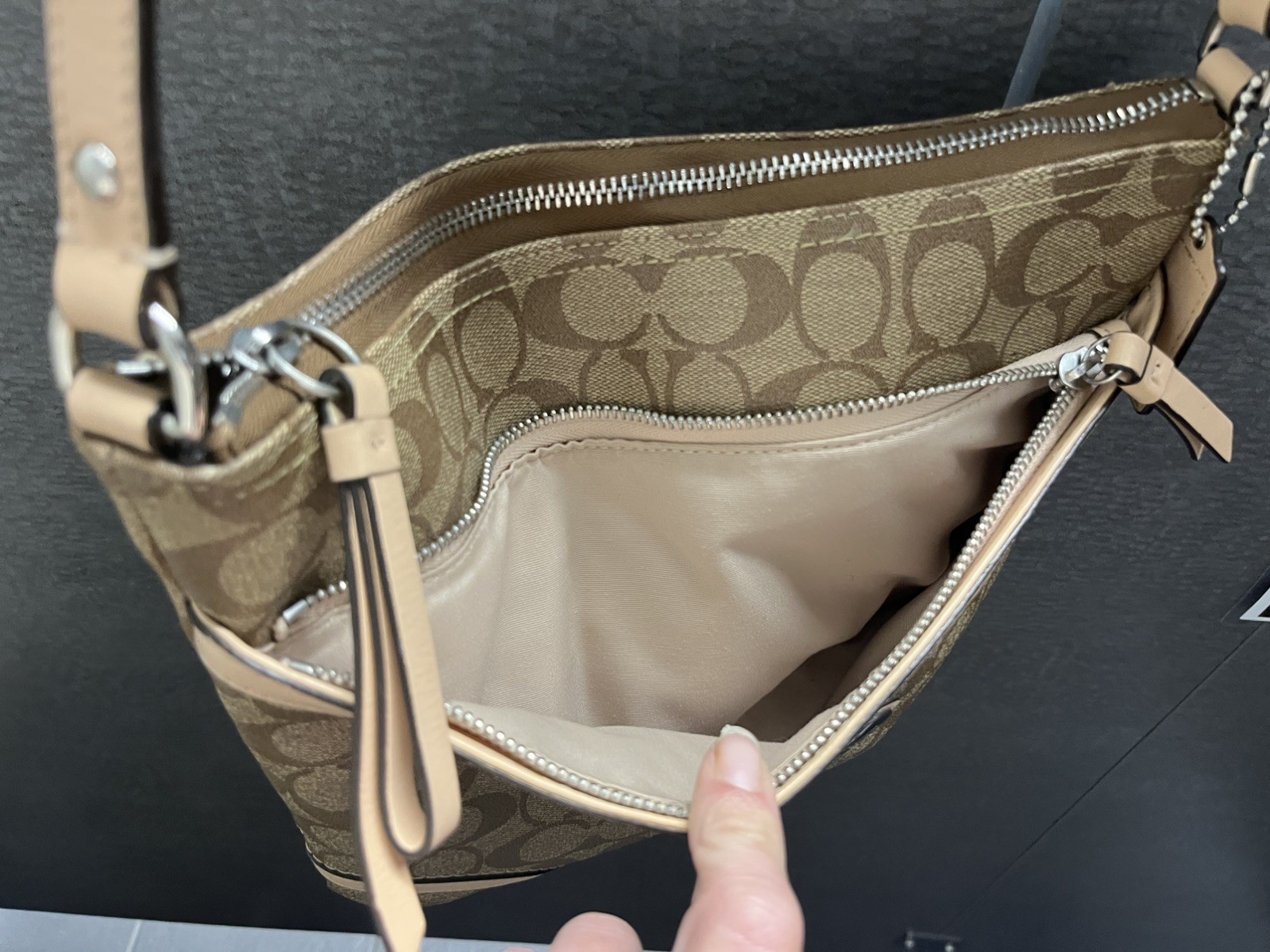 NEW Authentic Coach Heritage Peyton Signature Bag in Khaki/Ivory