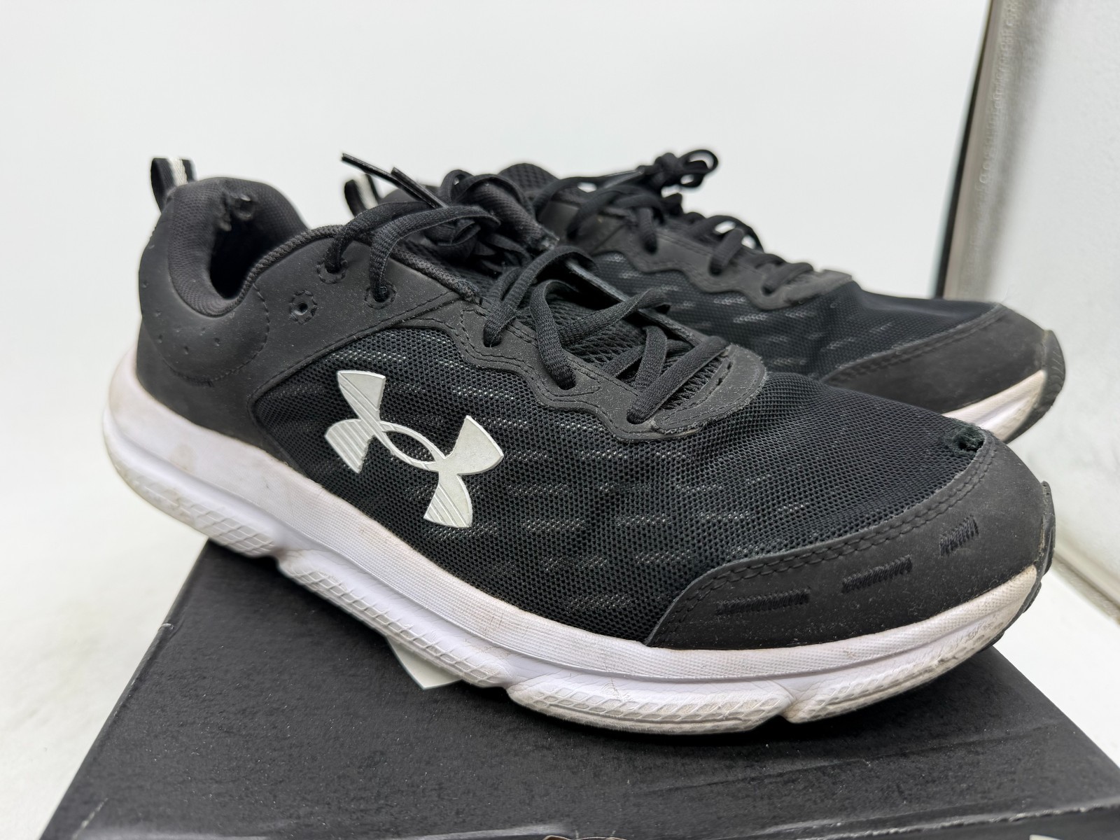 Under Armour Charged Assert 10 Running Sneakers Men’s Black White Shoes – 12