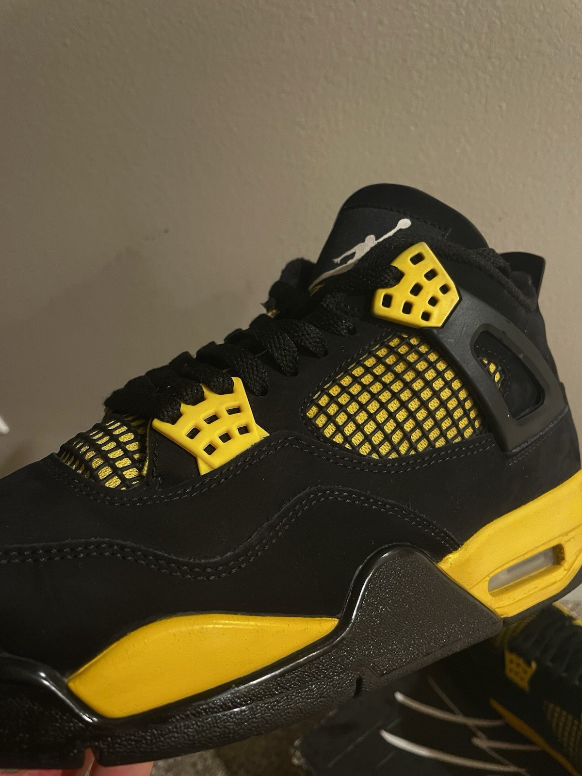 Size 8 – Jordan 4 Retro Mid Thunder