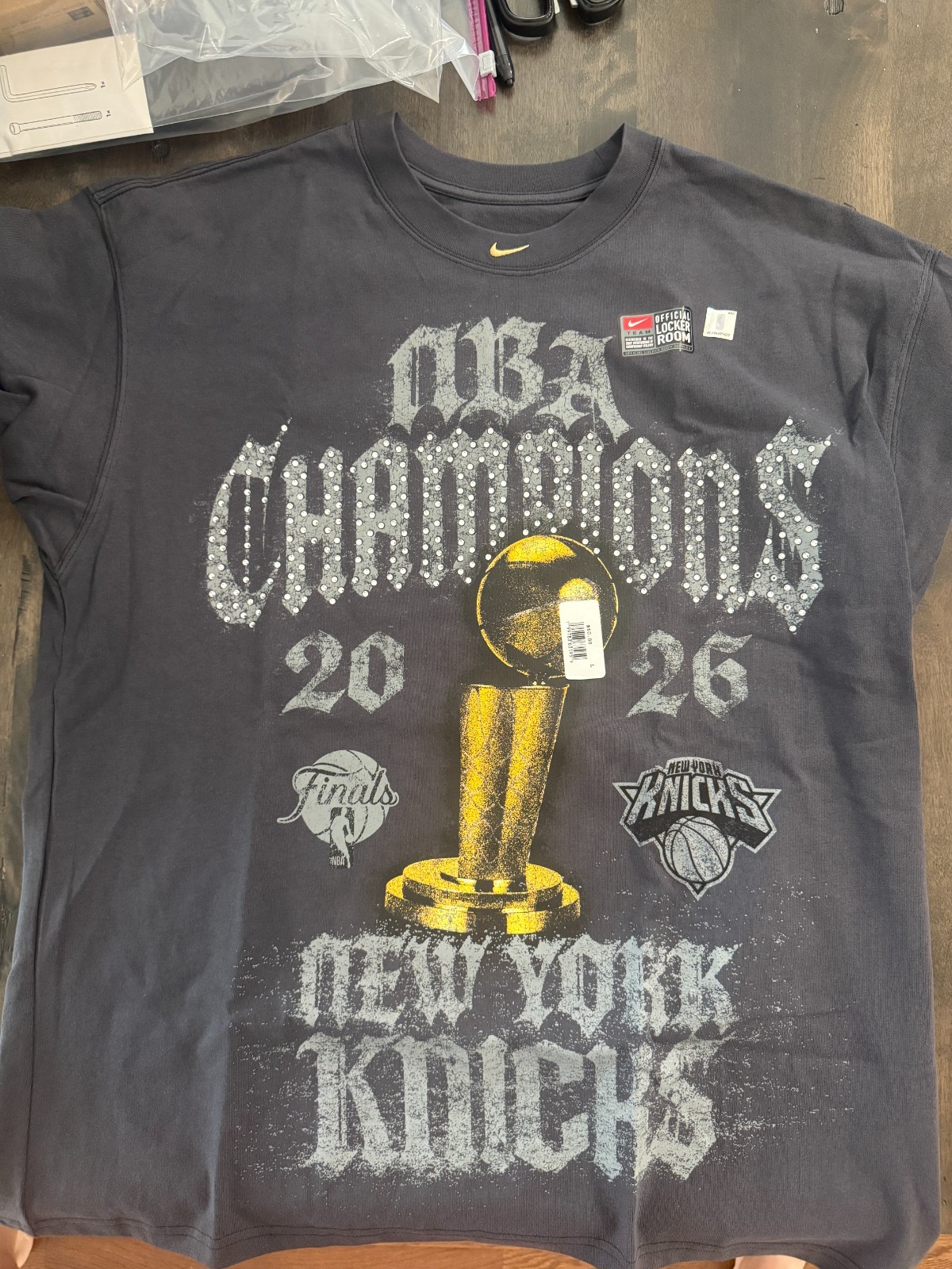 Nike Knicks 2026 NBA Champions Rhinestone Authentic Locker Room T-Shirt Sz L