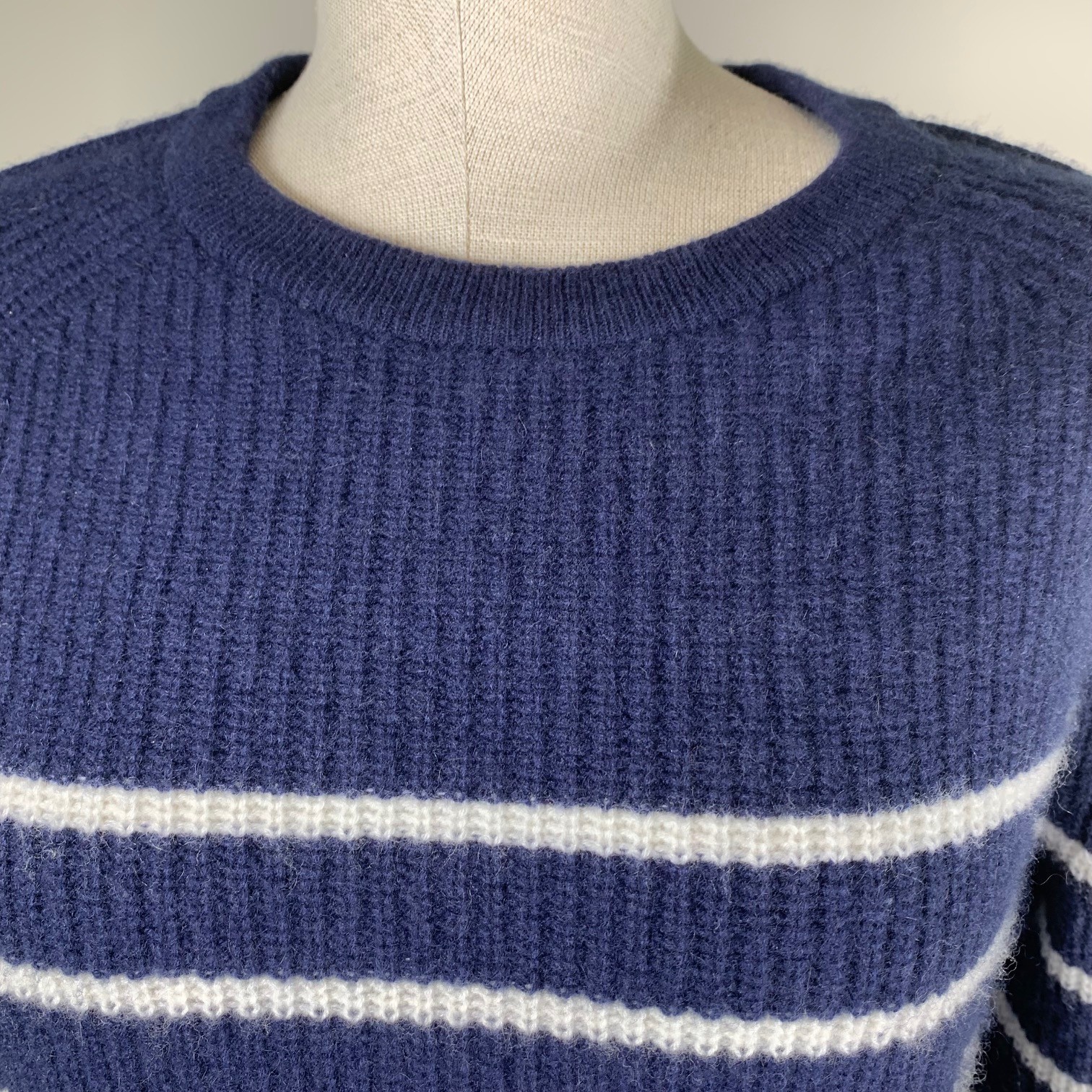 Evereve Cashmere Sweater Stripe Pullover Women’s Size Xs Navy White