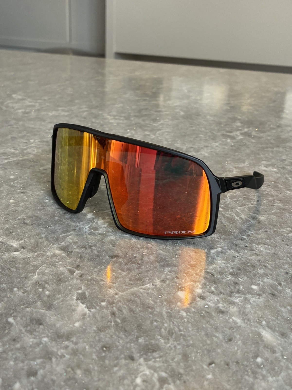 NEW OAKLEY OO9406 Sutro Rectangular Sunglasses Black frame – Orange Prizm lens