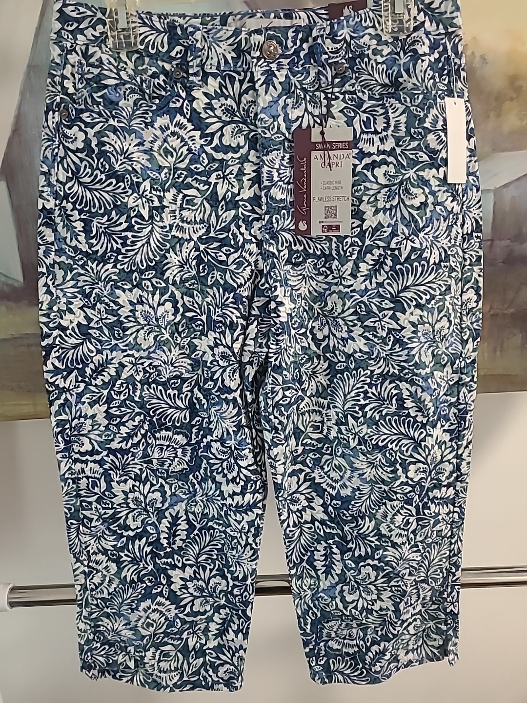 NWT GLORIA VANDERBILT AMANDA CAPRI PANTS JEANS BLUE FLORAL PRINT SIZE `0