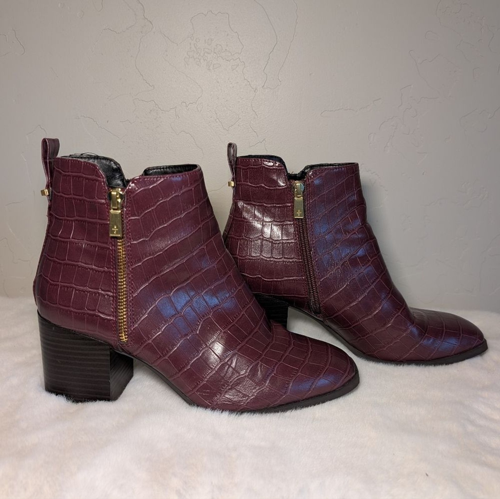 Kenneth Cole Effie Block Heel Booties | Women’s 9 M | Maroon Croc-Embossed