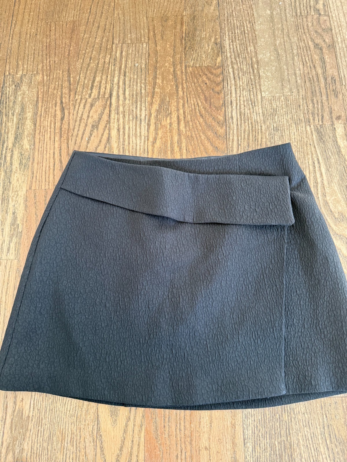 Forever 21 Women’s Black Textured wrap mini skirt size S