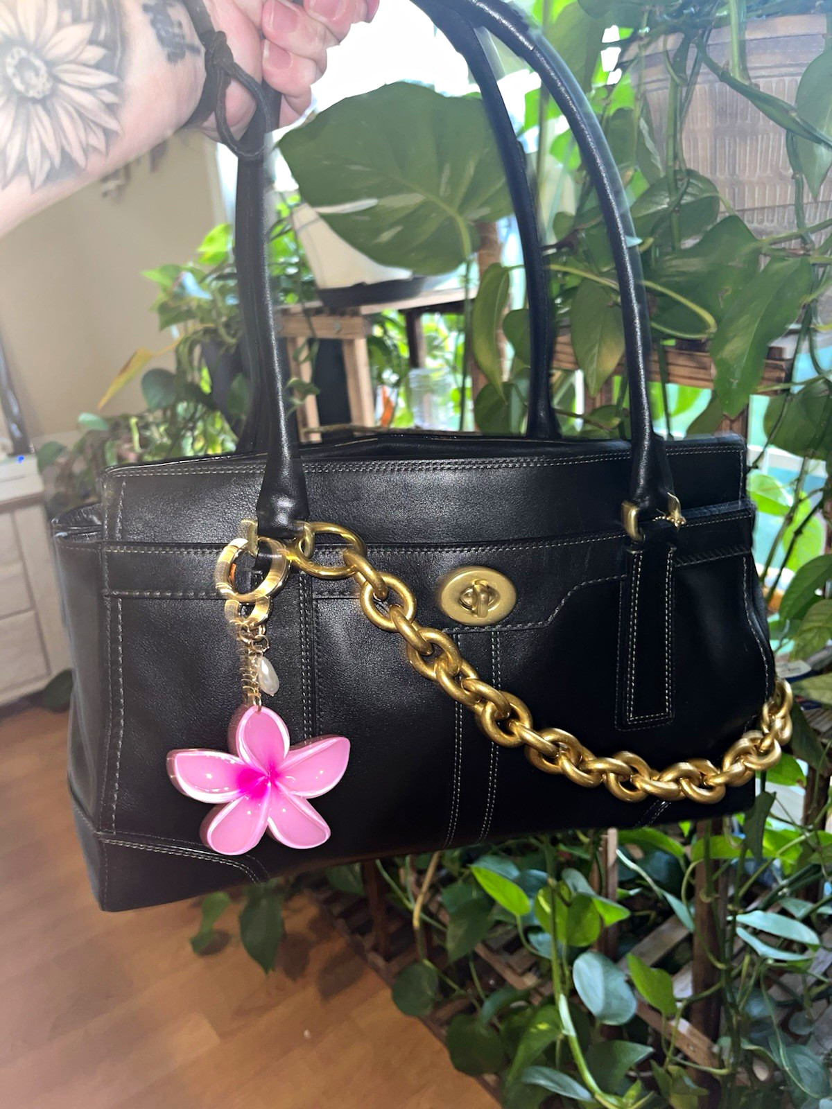 07’ COACH HAMPTON Black Satchel Zip Turn Lock Gold Hardware with Flower Charm