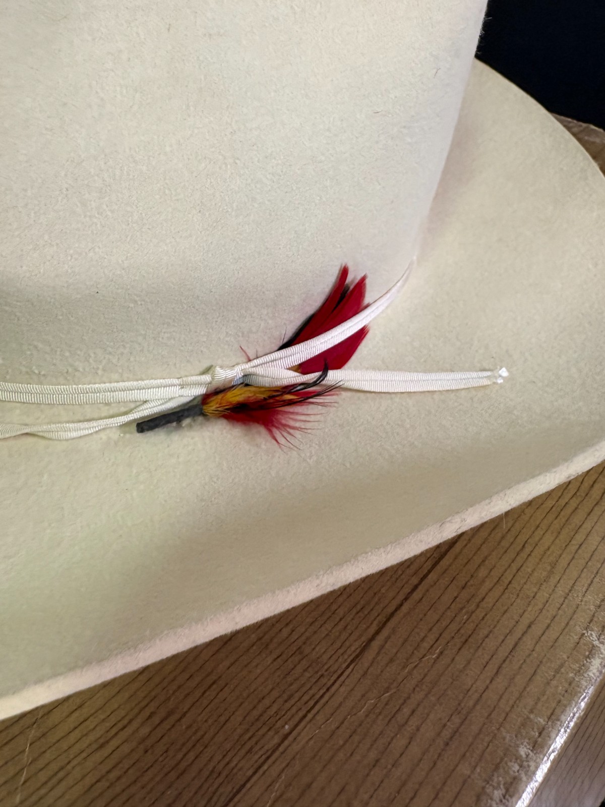 Vtg Bailey 25X Beaver 6 7/8 Quarter Horse Cowboy Hat 3-1/2″ Brim Feather White