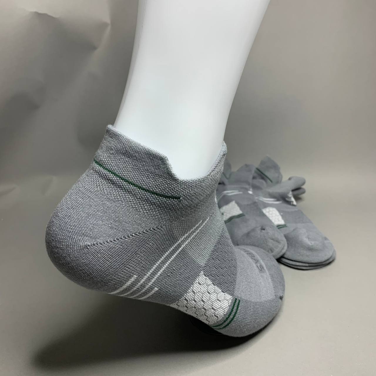 Bombas Men Women Ankle Quarter Socks 4 Pairs Dark Gray Charcoal Size L Large