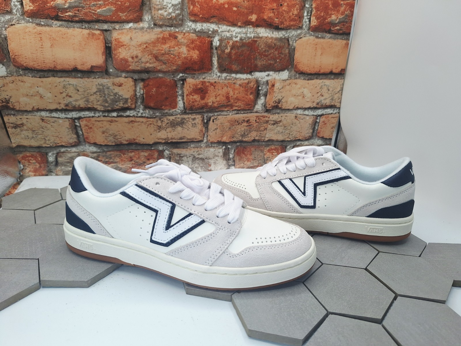 Vans Lowland CC Serio Collection White Navy Men Sz 11 ComfyCush 2020 Skate