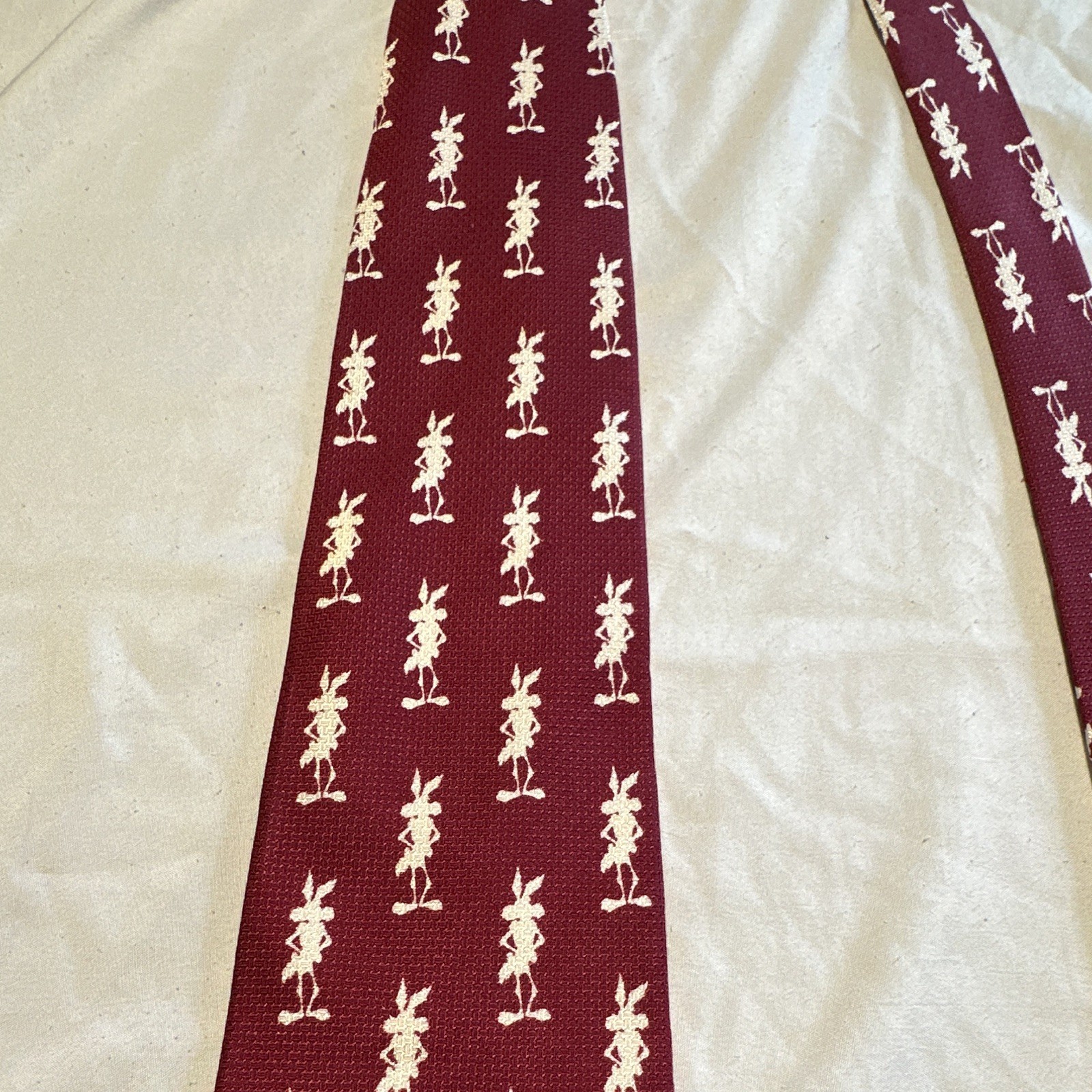 Warner Bros. Bugs Bunny Burgundy & White 100% Silk Novelty Pointed Tie Woven
