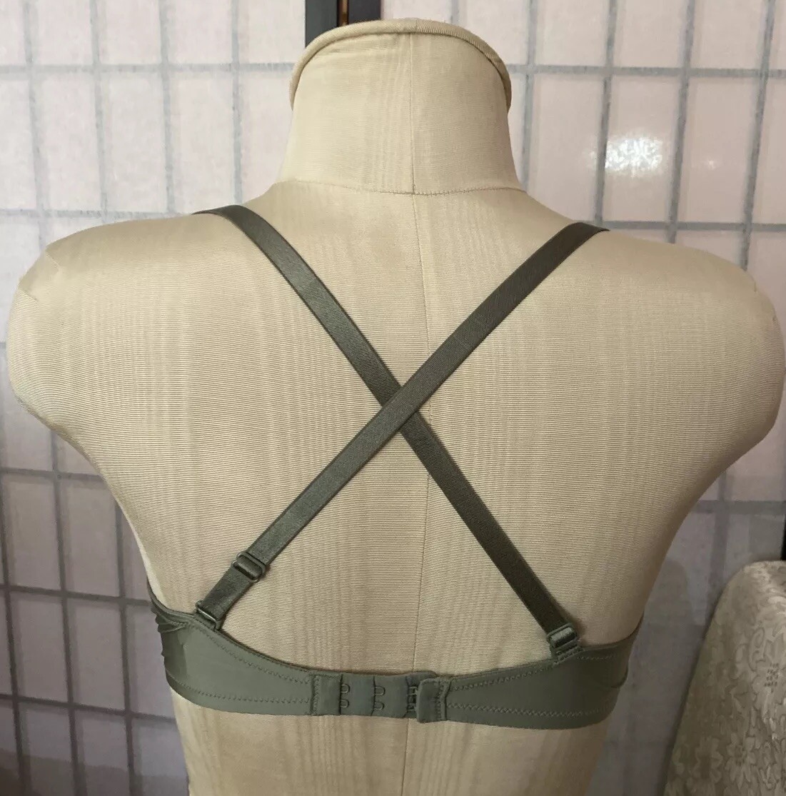 Victoria’s Secret 34D Lightly Lined Demi Crossback/Normal Strap T-Shirt Bra