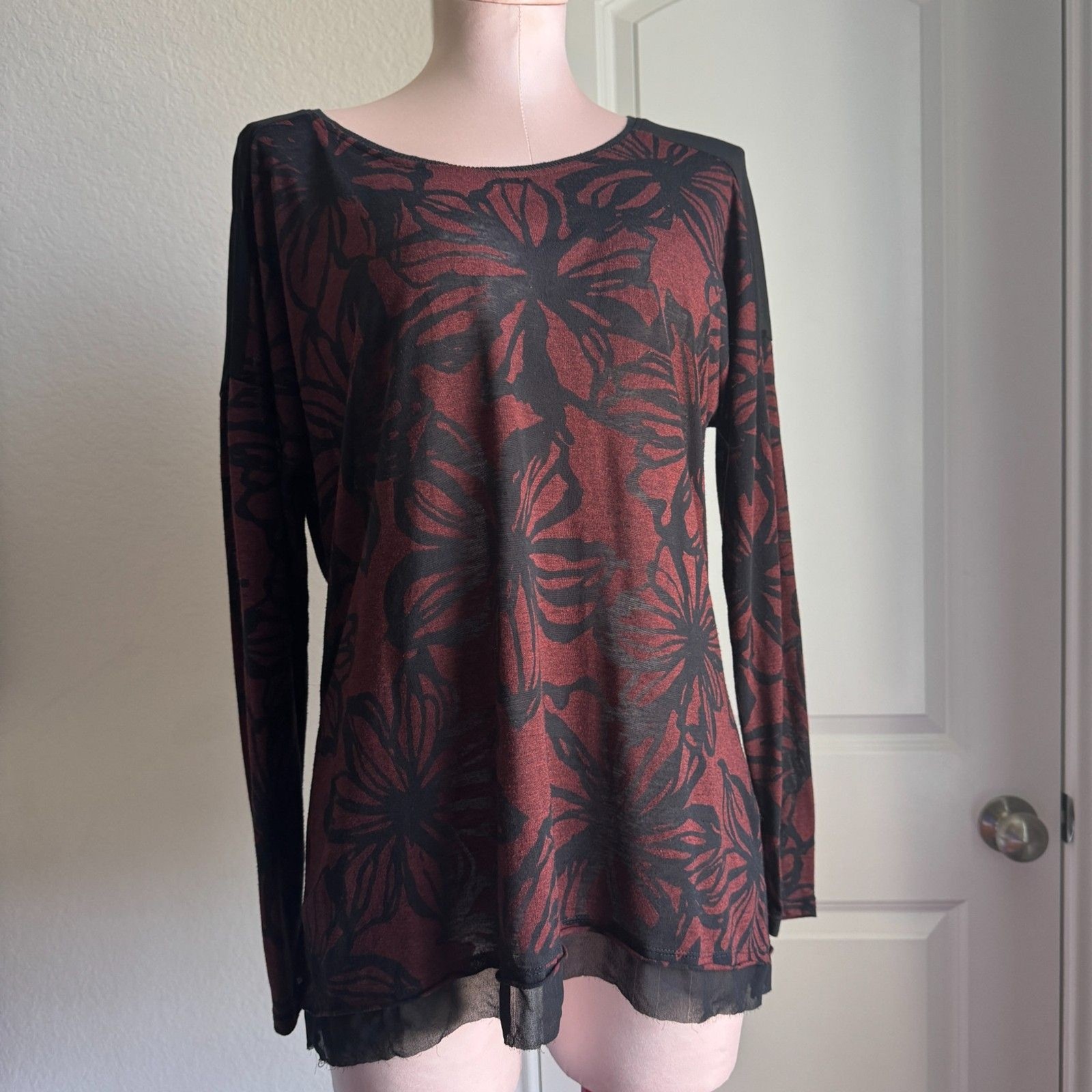 Women’s Vera Wang blouse – M