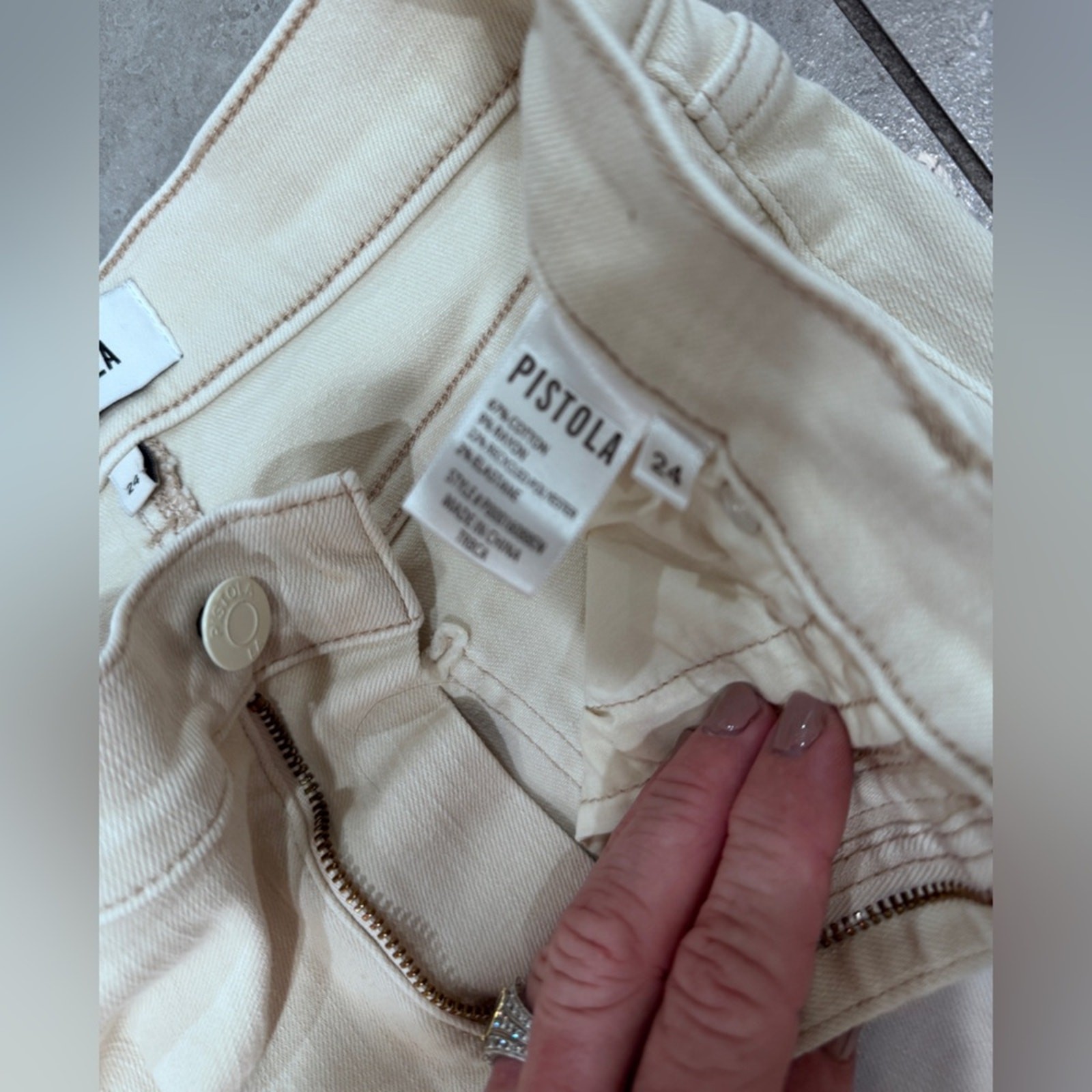 EUC Pistola Off-White Flare Jeans, size 24