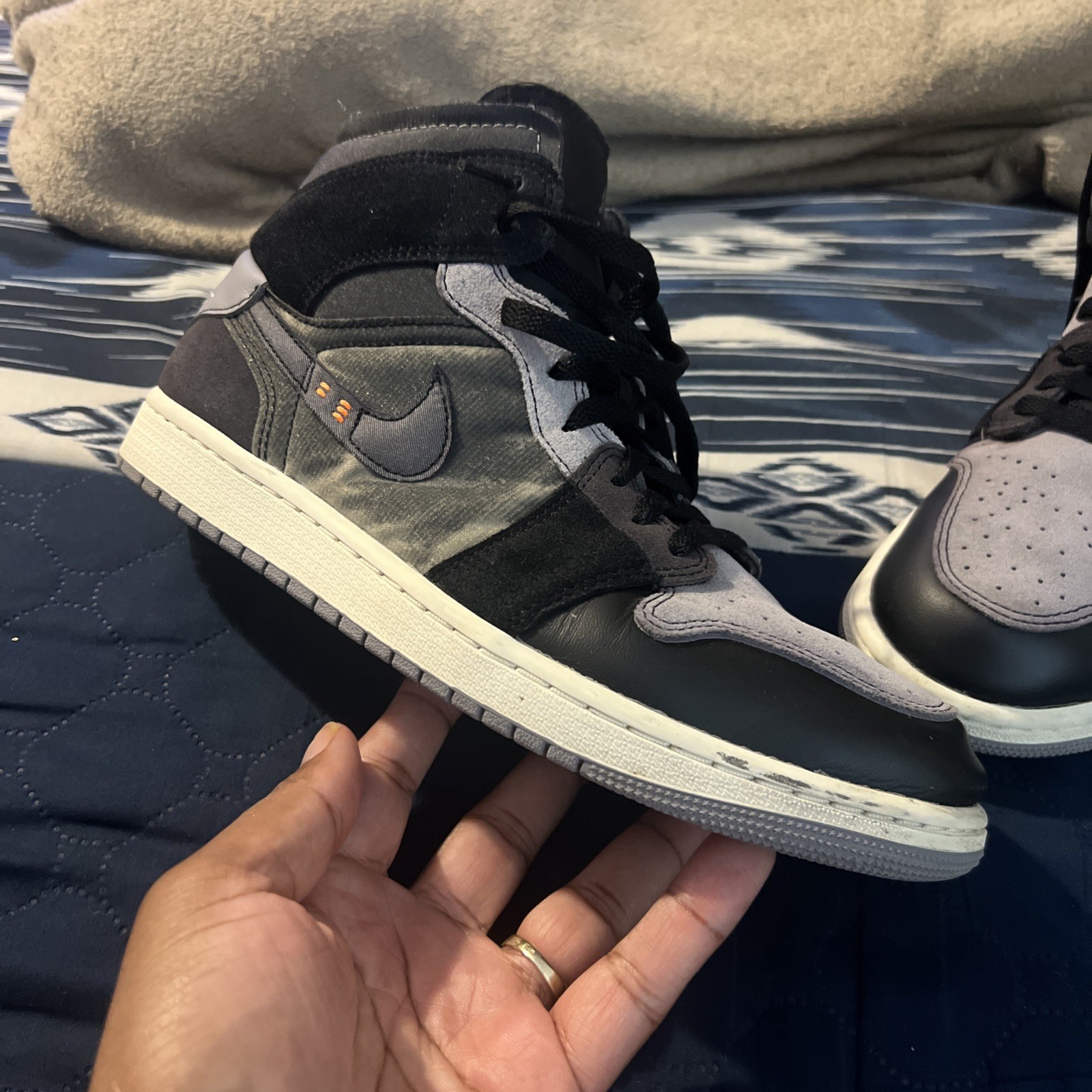 0680) Nike Air Jordan 1 Mid SE Craft “Inside Out” BLACK/GREY DM9652-001 Size 9.5