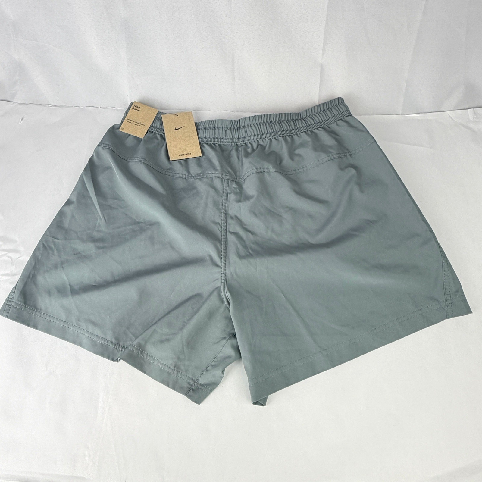 Nike Form Dri-Fit Unlined Versatile Shorts 5″ Men’s Size L Grey FN4347-084 NWT