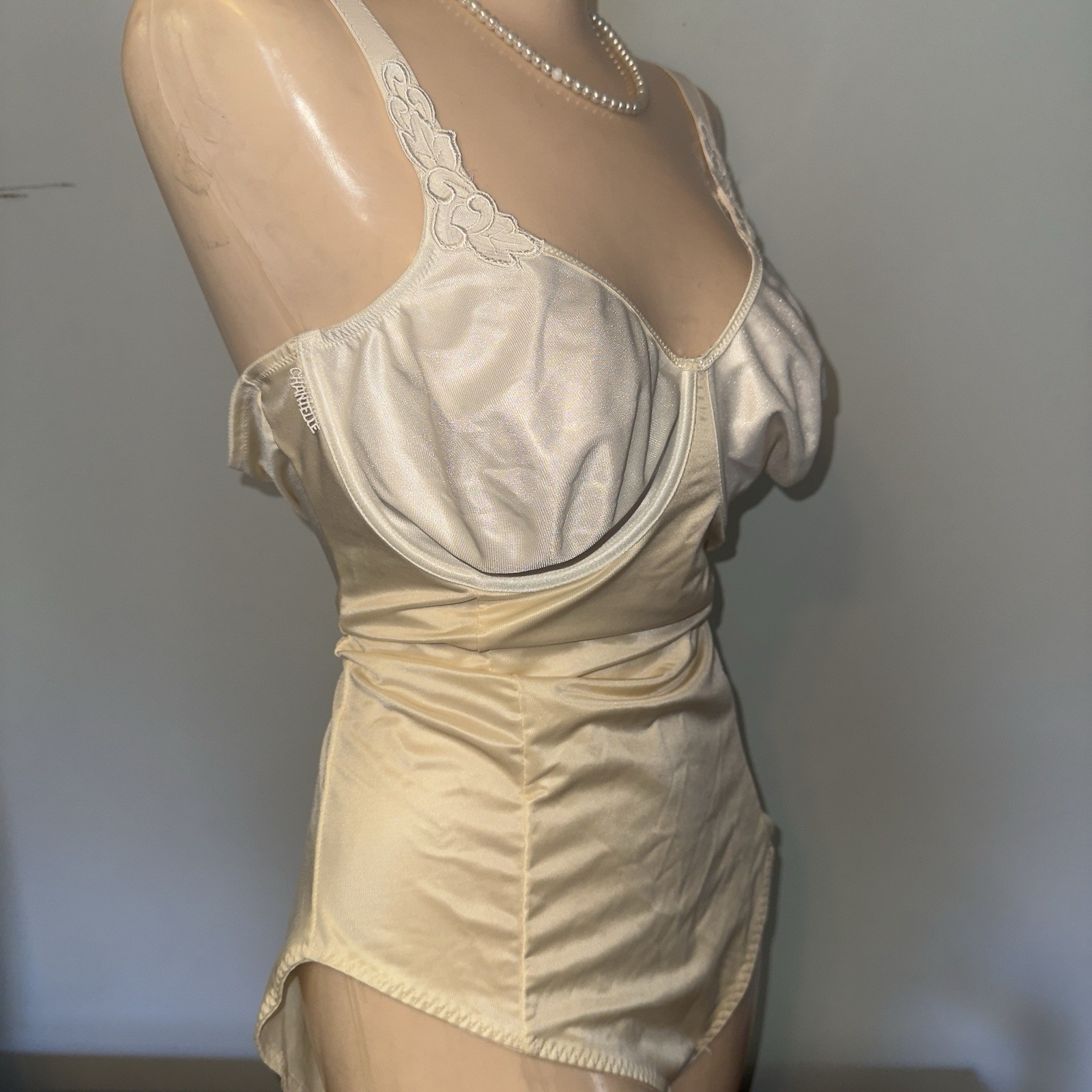 Chantelle Shaping Tummy Control Shapewear Bodysuit Beige Underwire Bra Girdle 40