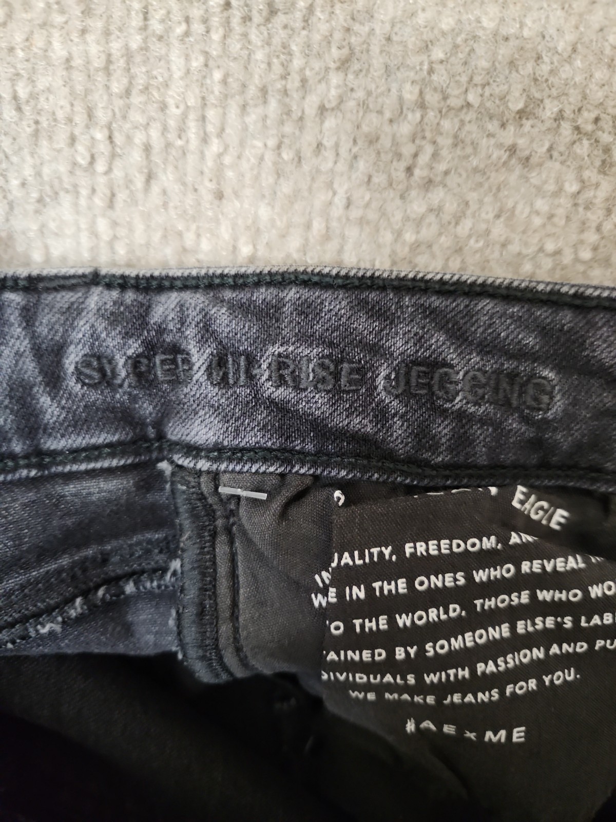 American Eagle Super Stretch Jegging Jeans Womens 4 Black Wash Raw Hem NWOT