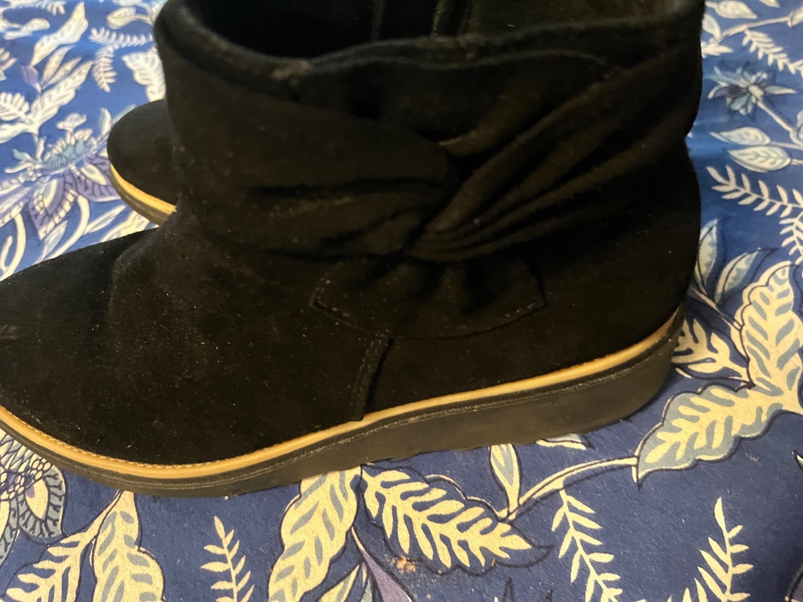 New black Clark s side zip suede short boots size 7.5. 6 inches
