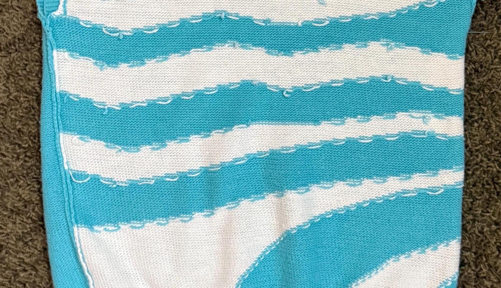 1980’s Turquoise and White Zebra Print Sleeveless Hand Knit Sweater Size M-L