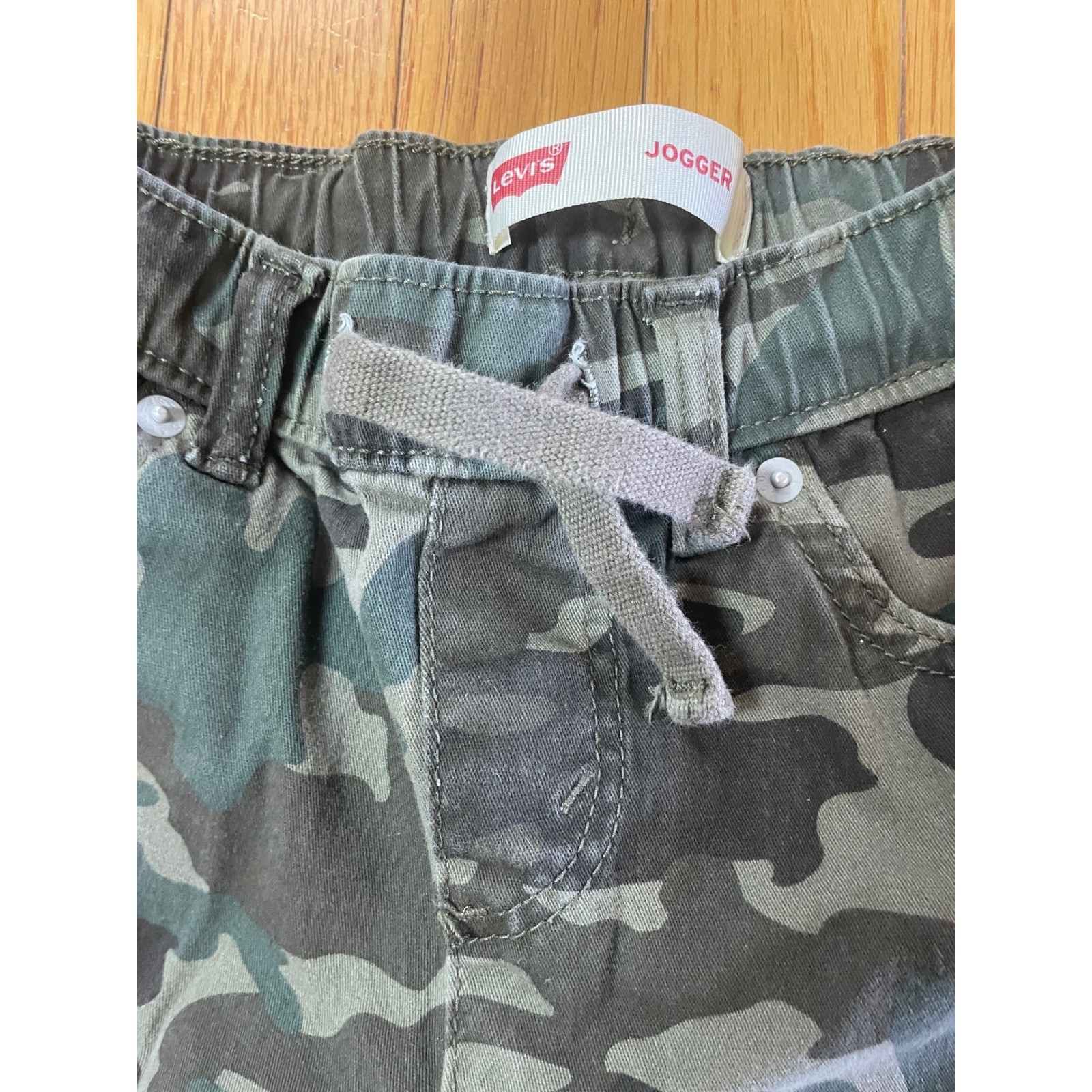 Levis Kids Camo Jogger Pants Green Camouflage Elastic Waist Size 8 Reg W24 L25