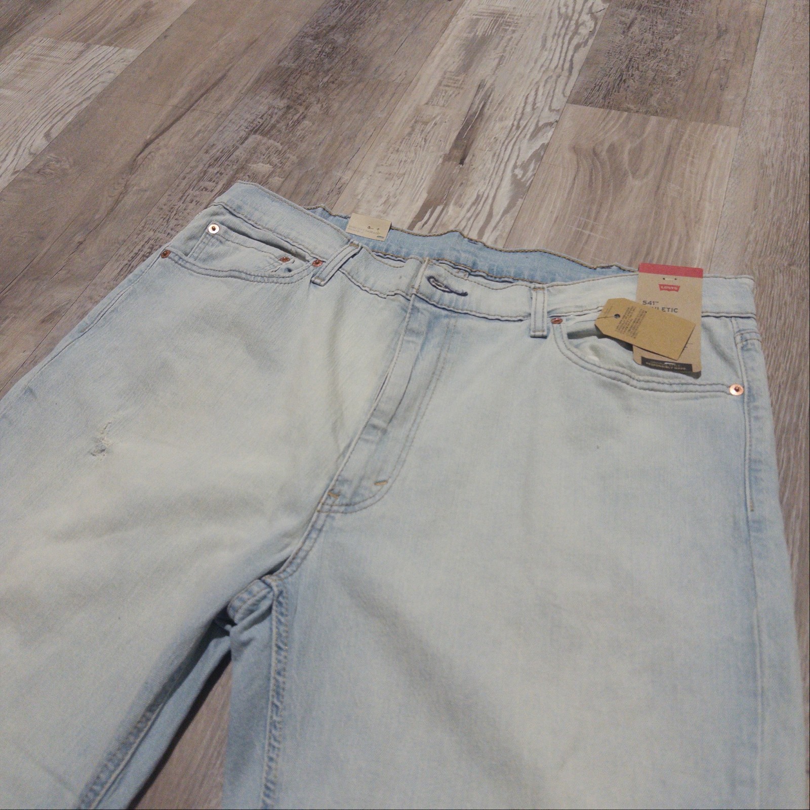 Levi’s 541 Athletic Taper Jeans Men’s 40×30 Denim Light Wash NWT