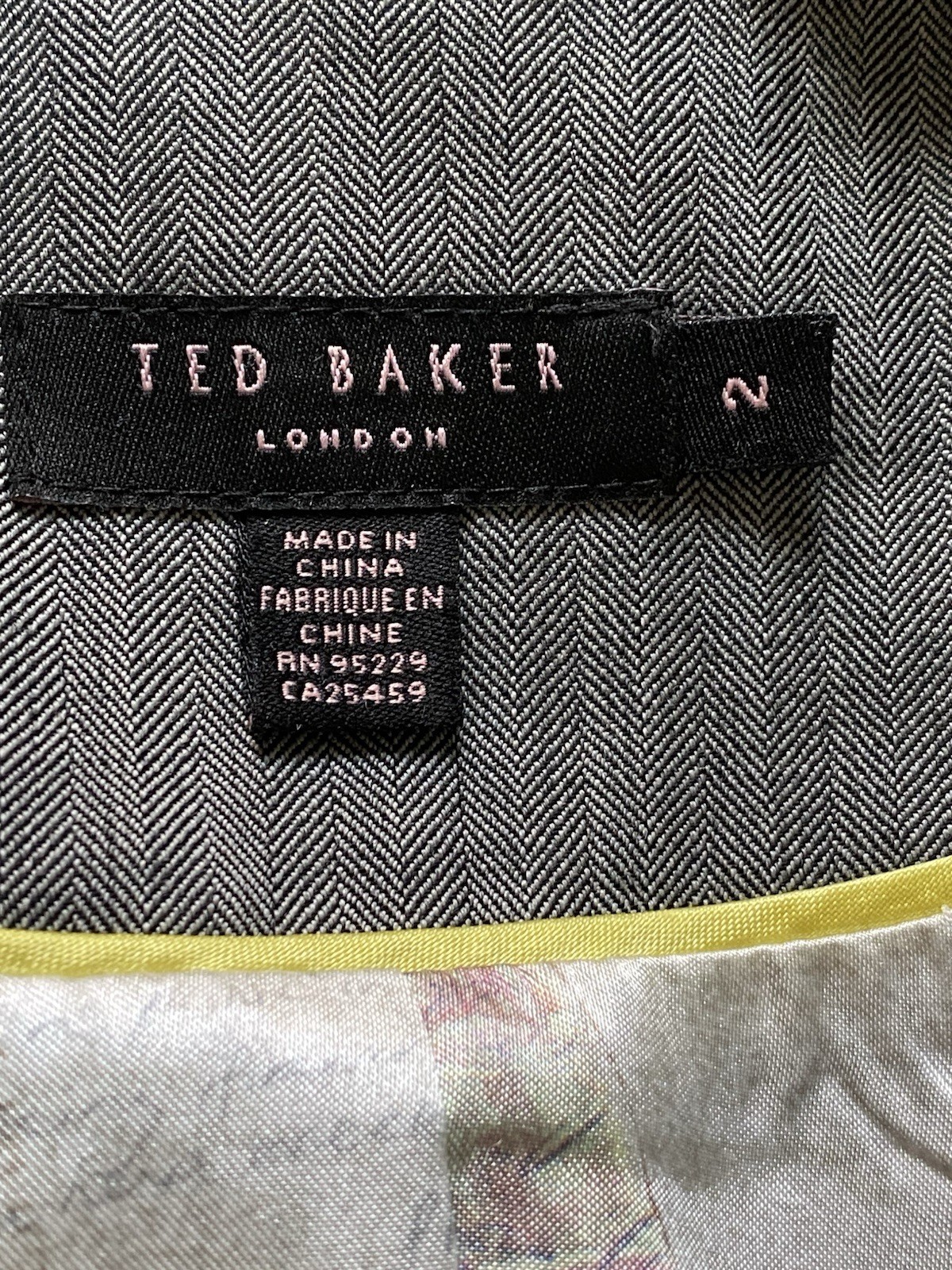 Ted Baker London Grey Herringbone wool rich 2-Piece Suit Lined Tailored Size 10