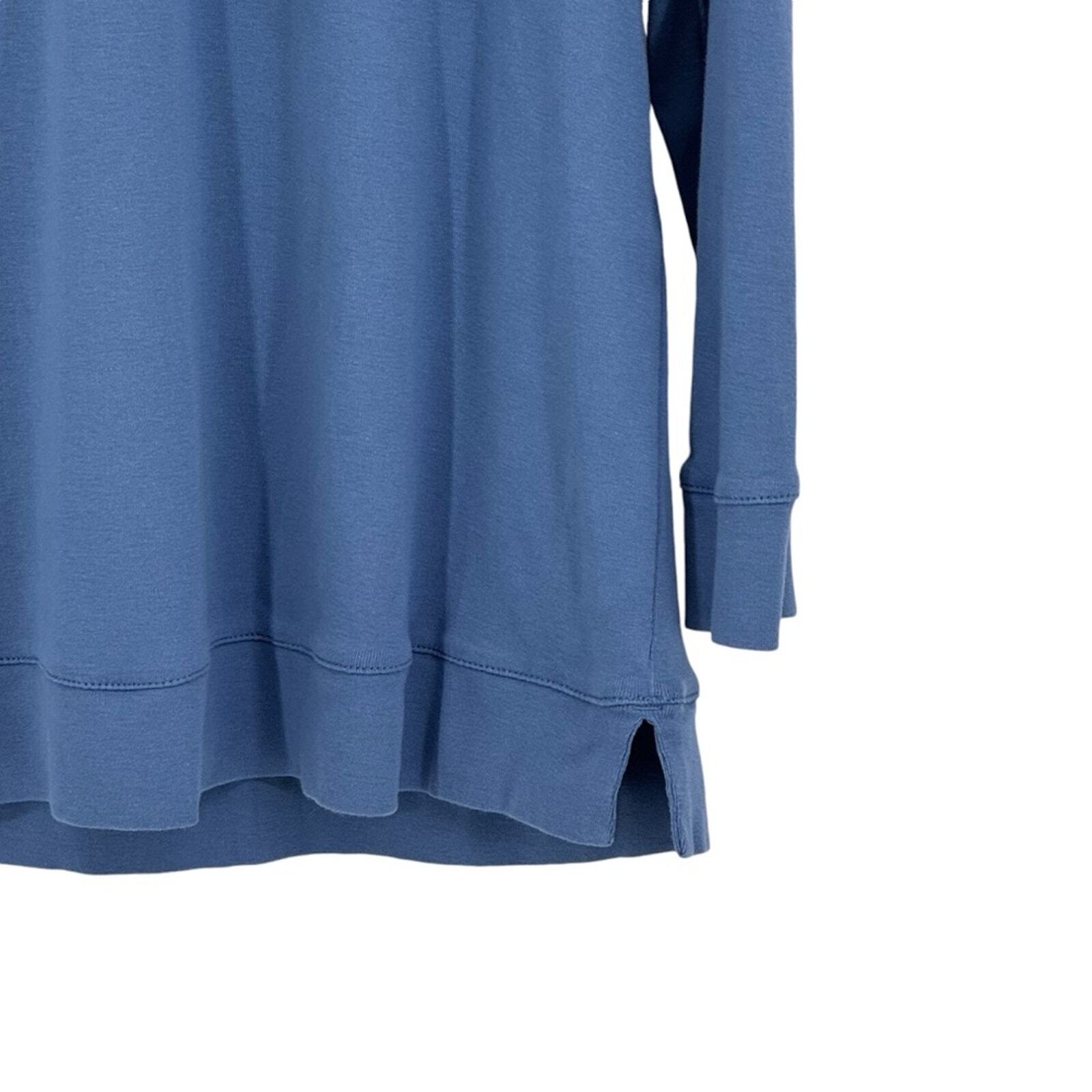 Chico’s Size 1 (Reg 8) Medium Blue Pima Cotton Long Sleeve Top w Gold “Buttons”