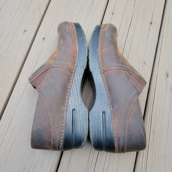 Dansko Professional Pepper Brown Oiled Leather Platform Distressed Clogs 39