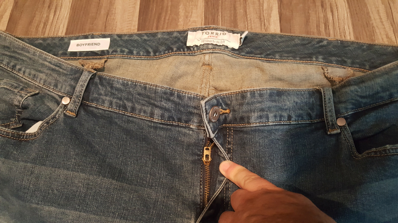 Torrid boyfriend women’s size 26 (48X30) blue color jeans.