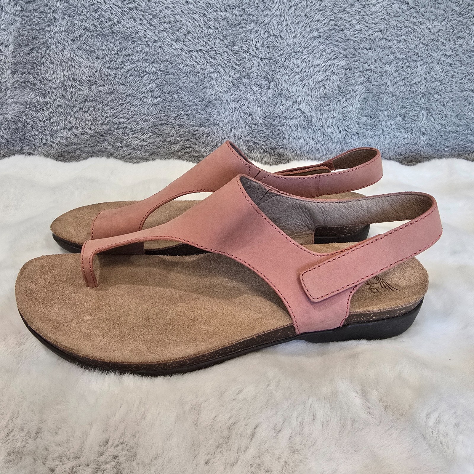 Dansko Reece Rose Nubuck Leather Thong style Sandals Women’s Size 42 or US 11.5