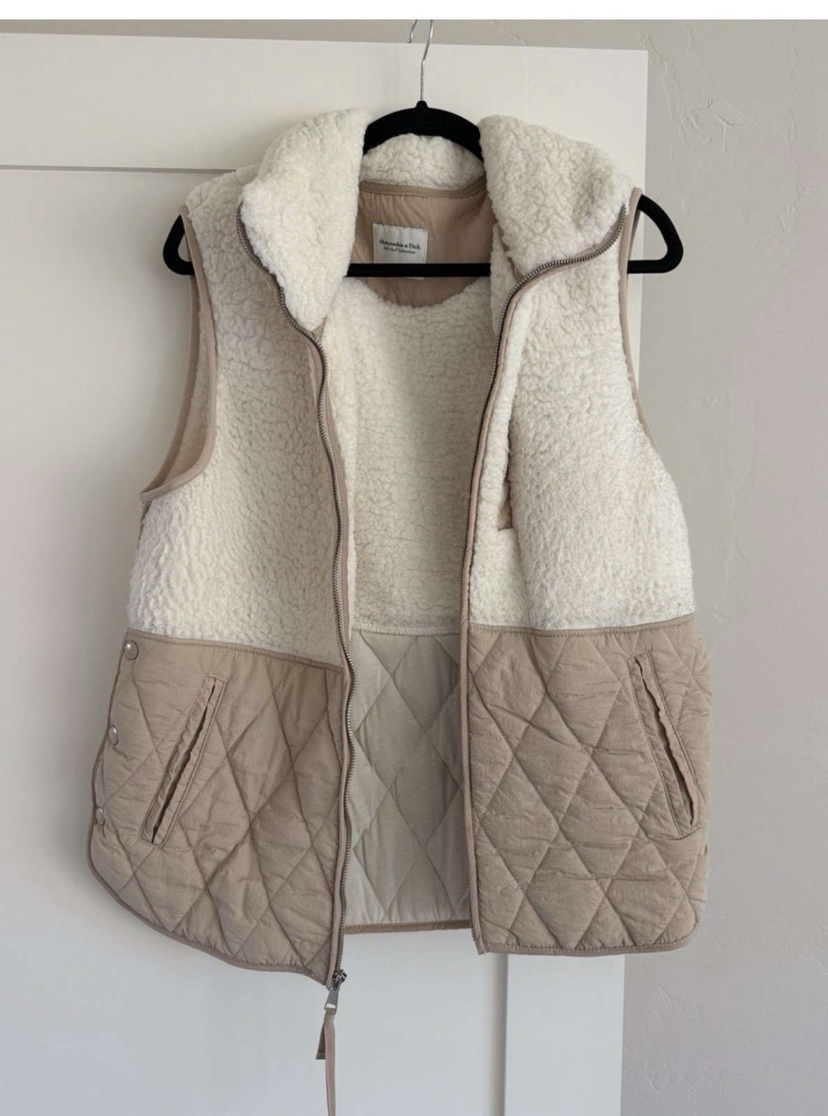 Women’s Beige/Ivory Quilted Zip Sleeveless Mid-Length Vest w/ Pockets Size M