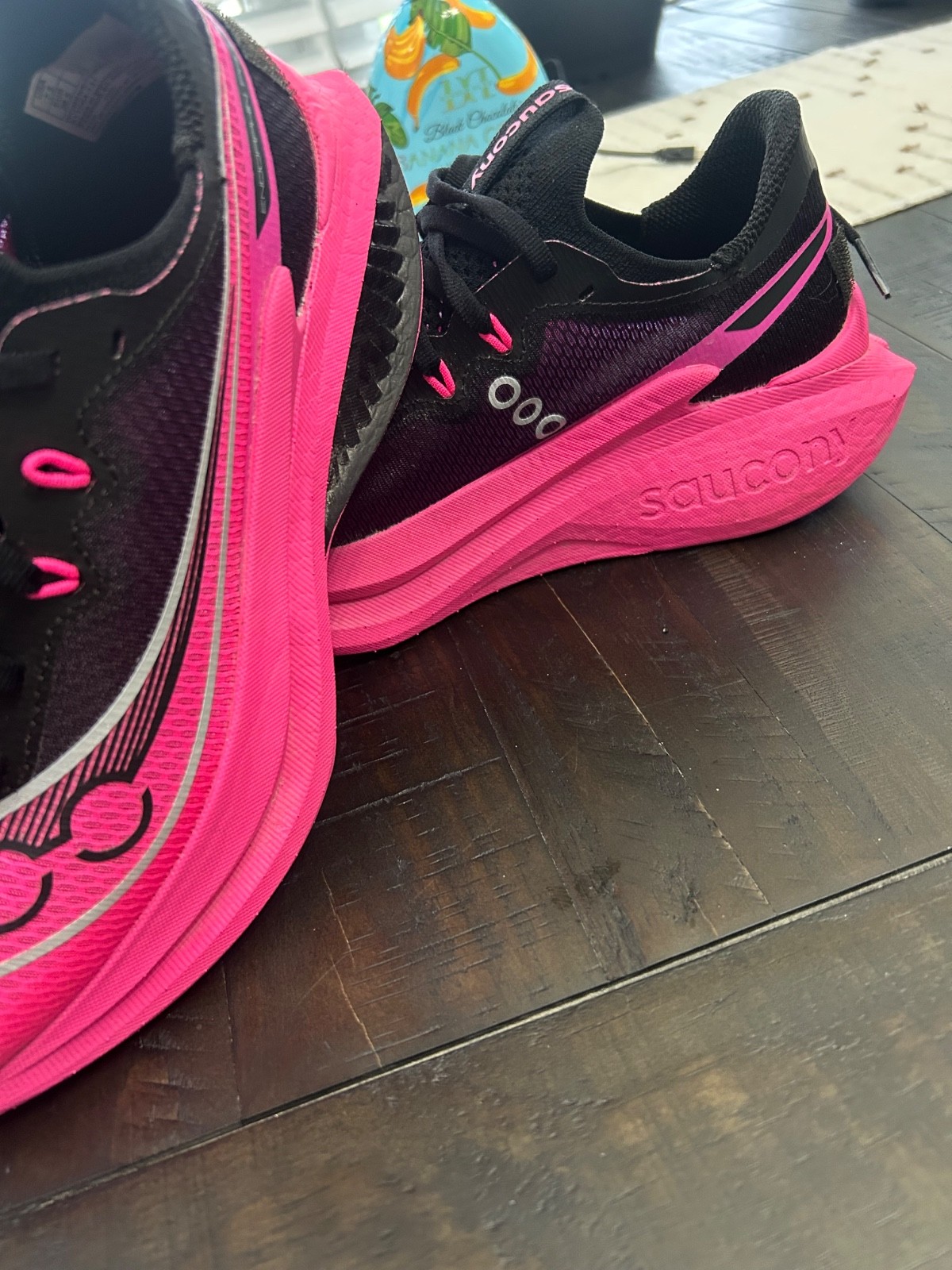Womens Saucony Endorphin Pro 5 Black and Neon Pink size 7.5