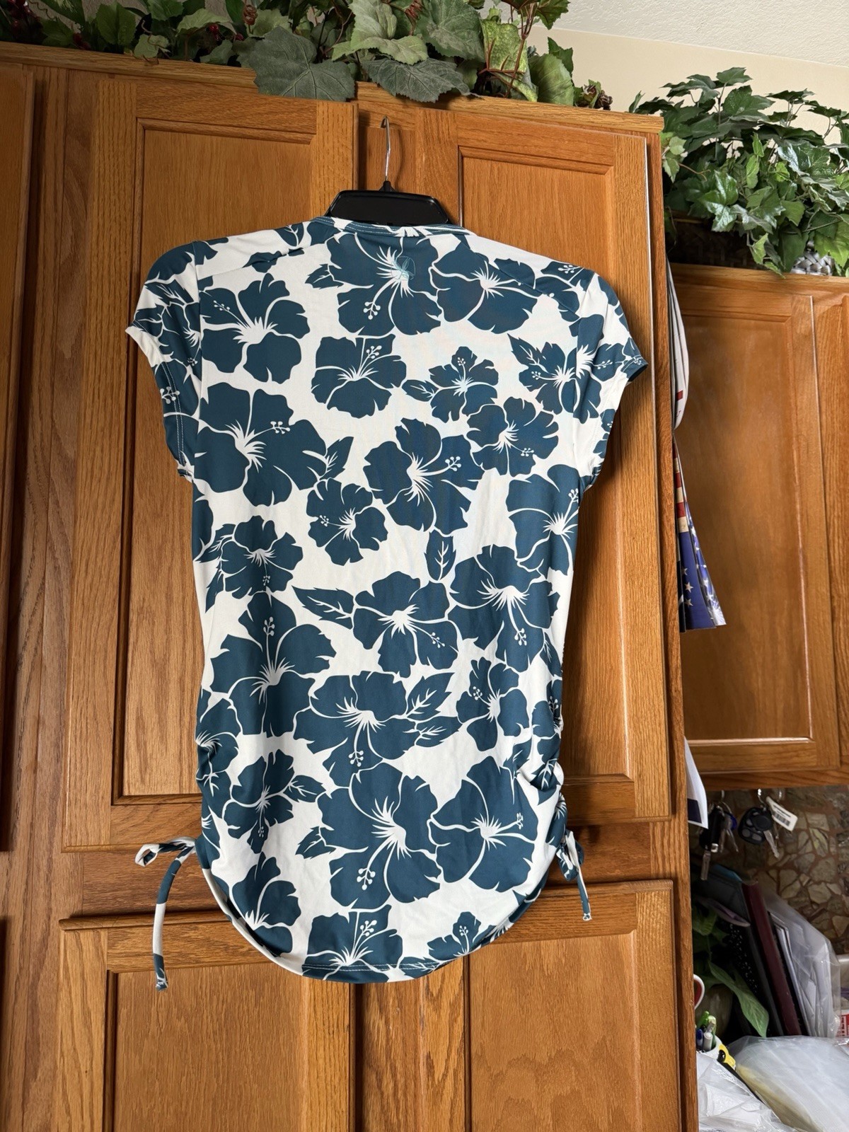 Carve Designs Dawson Rashguard Top Small Teal Hibiscus Ruched Sides 1/2 Zip NWOT