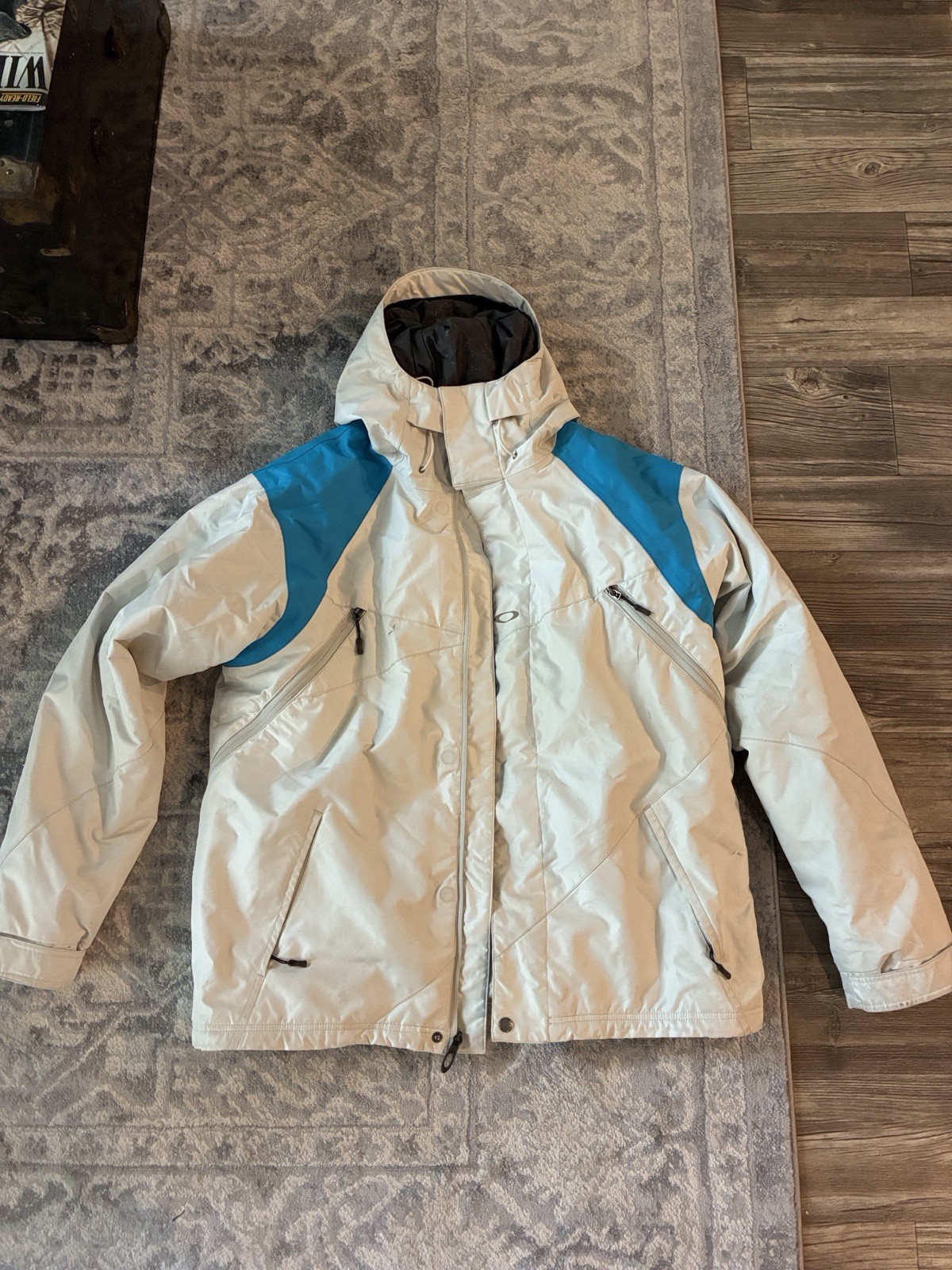 Oakley Men’s M Ski Jacket Hooded Thinsulate Lined Loose Fit Beige/Blue