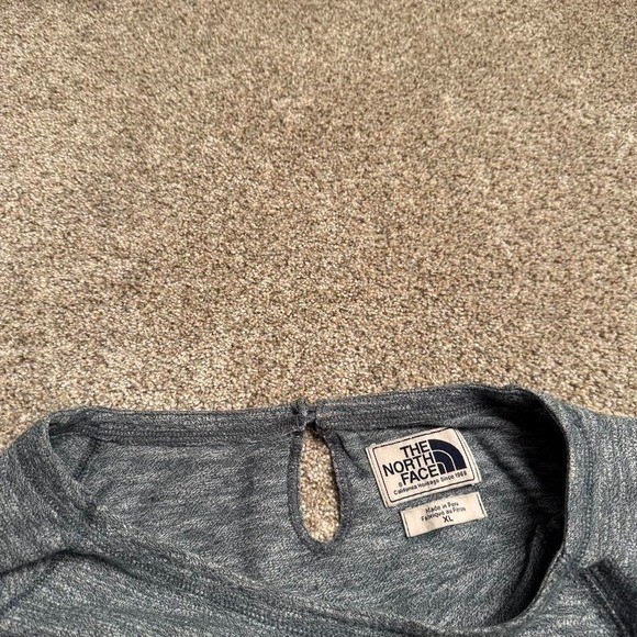 GREY NORTH FACE SINGLE BUTTON CLOSURE RAGLAN SLUB LONG SLEEVE