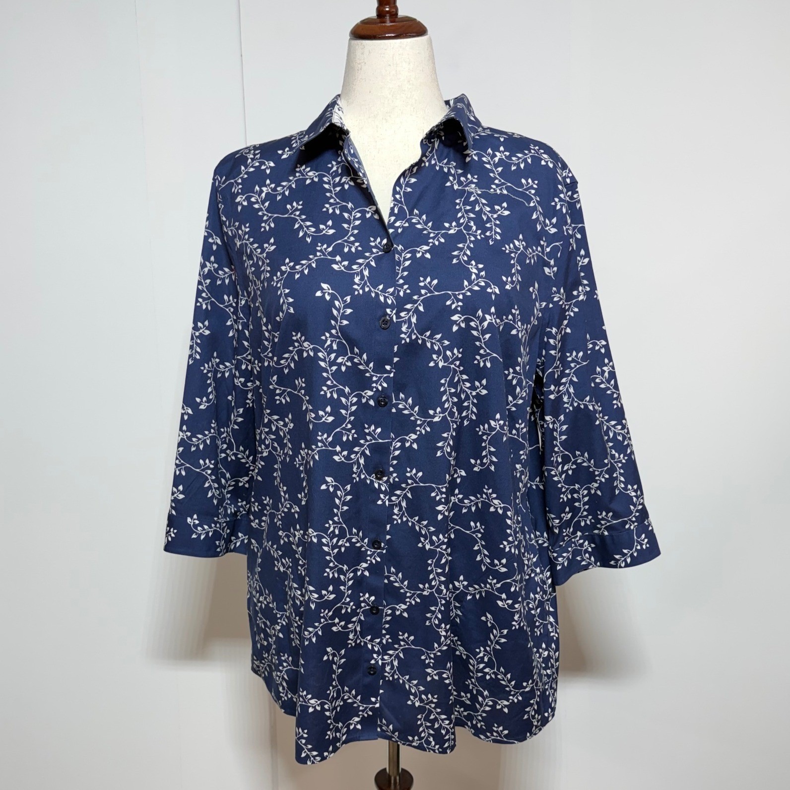 Chicos Top Womens XL 18 3.5 Blue Floral No-Iron 3/4 Sleeve Button Up