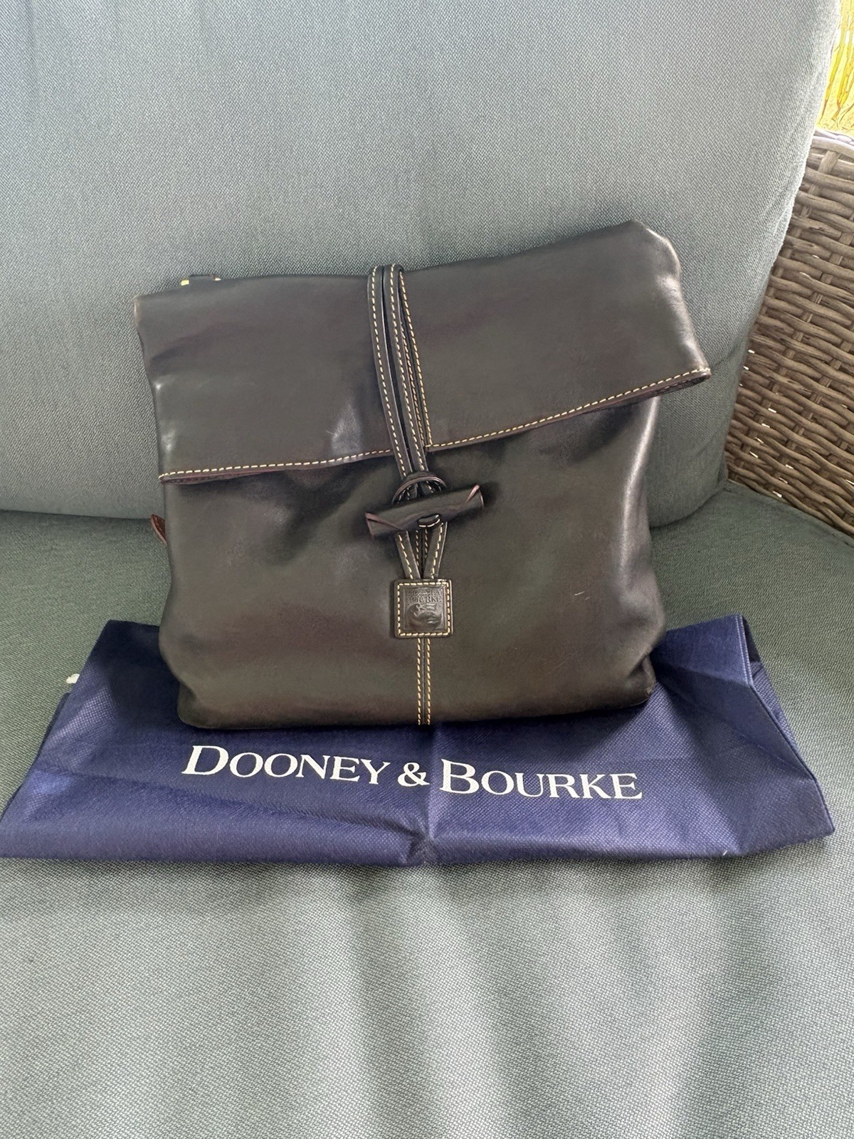 Dooney & Bourke Black Shoulder Bag Toggle/Zip Red Lined Pockets Gold Dust Bag