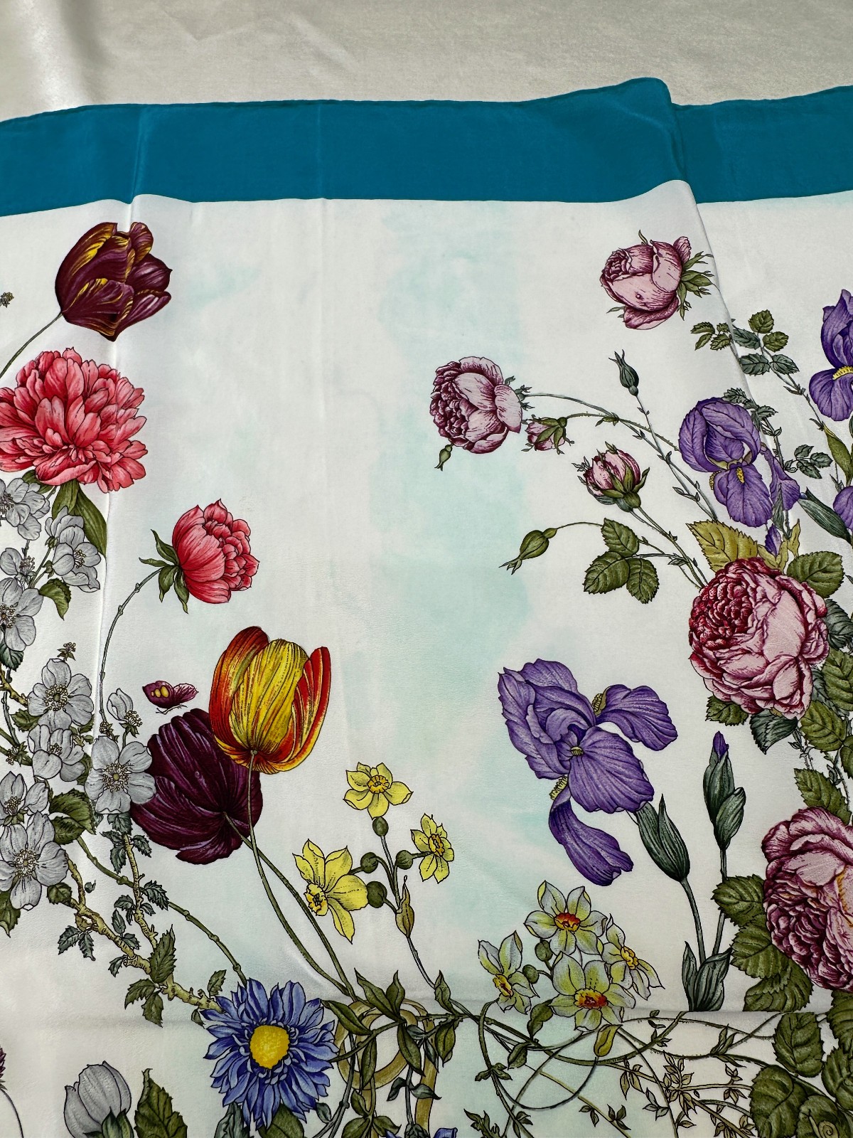 Vintage Gucci Botanical Floral Silk Scarf Hand Rolled Italy 82cm Archive