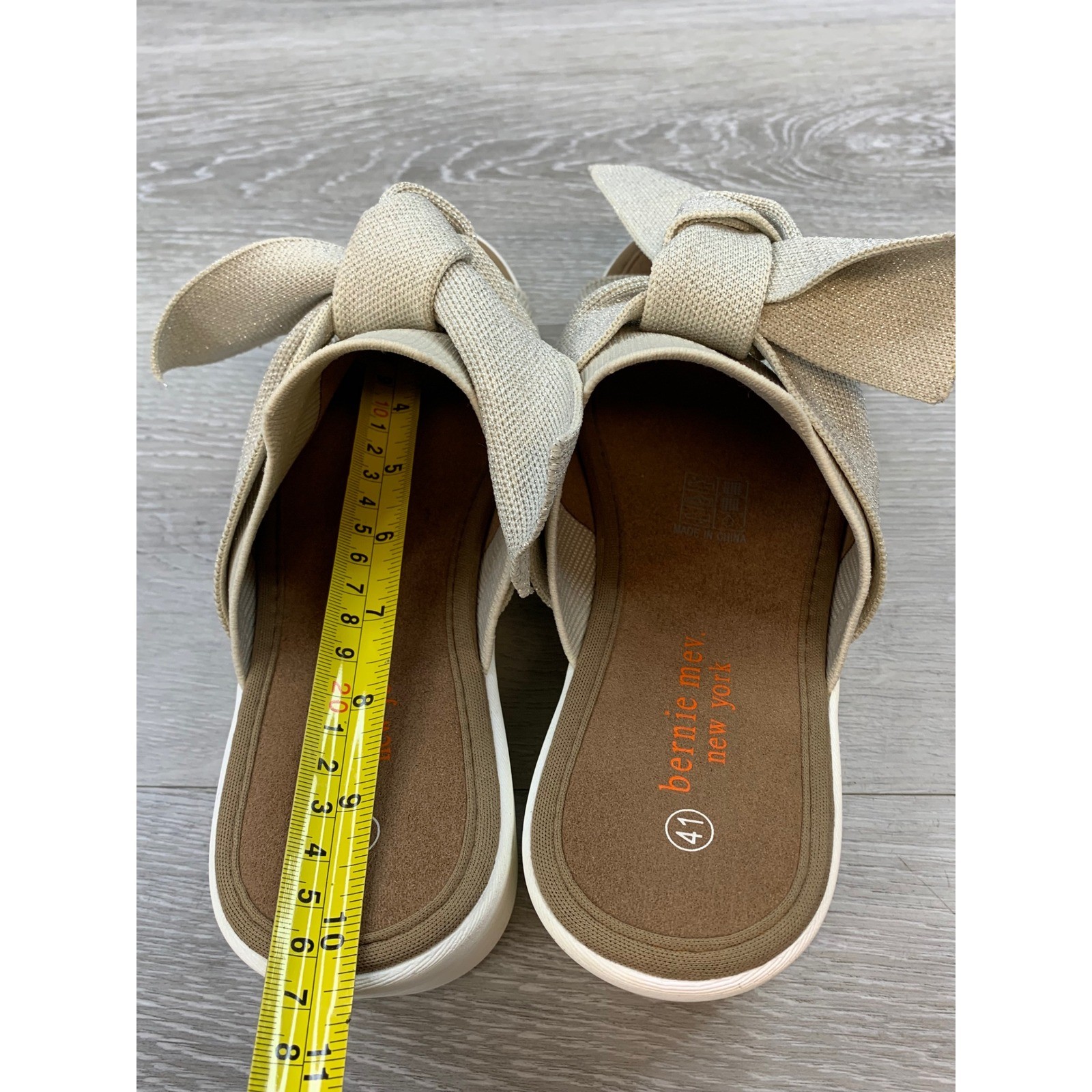 Bernie Mev New York Metallic Tan Bow Platform Wedge Sandals 11 Comfort Shoes