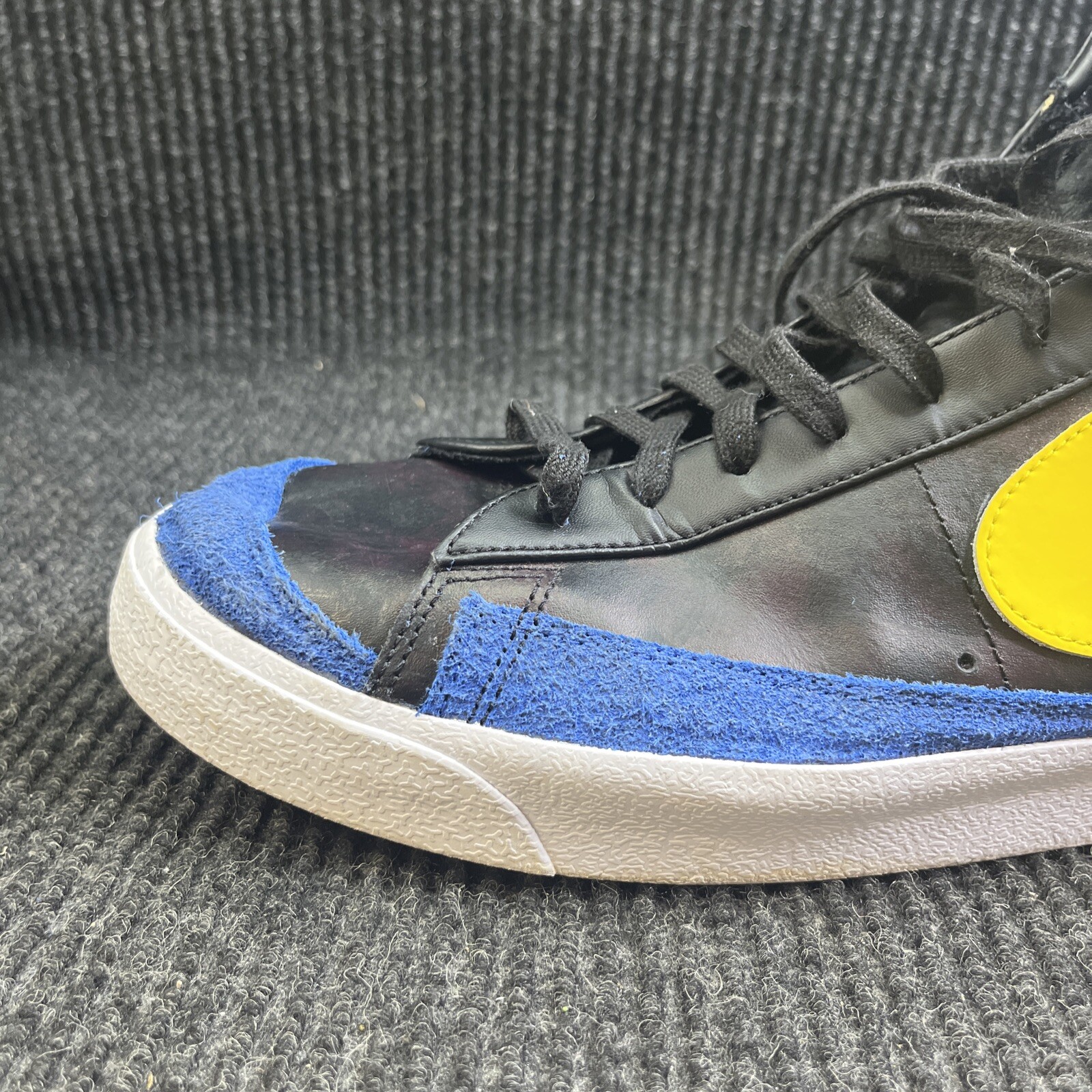 🔥🔥🔥Nike Blazer Mid Peace, Love, and Basketball 2020 Size 15 Used Good