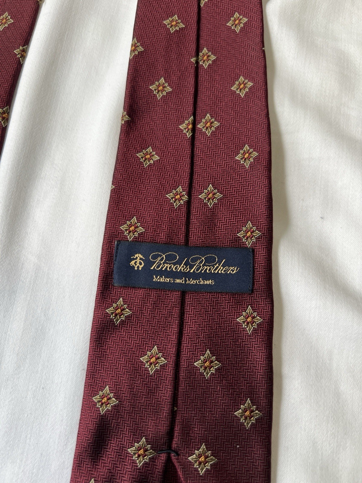 NWT Brooks Brothers Makers & Merchants Silk Tie Burgundy Geometric Medallion USA