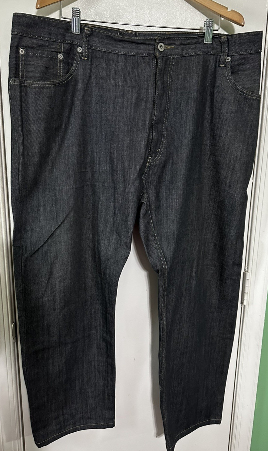 Levi’s 559 Men’s Blue Dark Wash Relaxed Straight Jeans Size 46” x 32”. Pre-owned