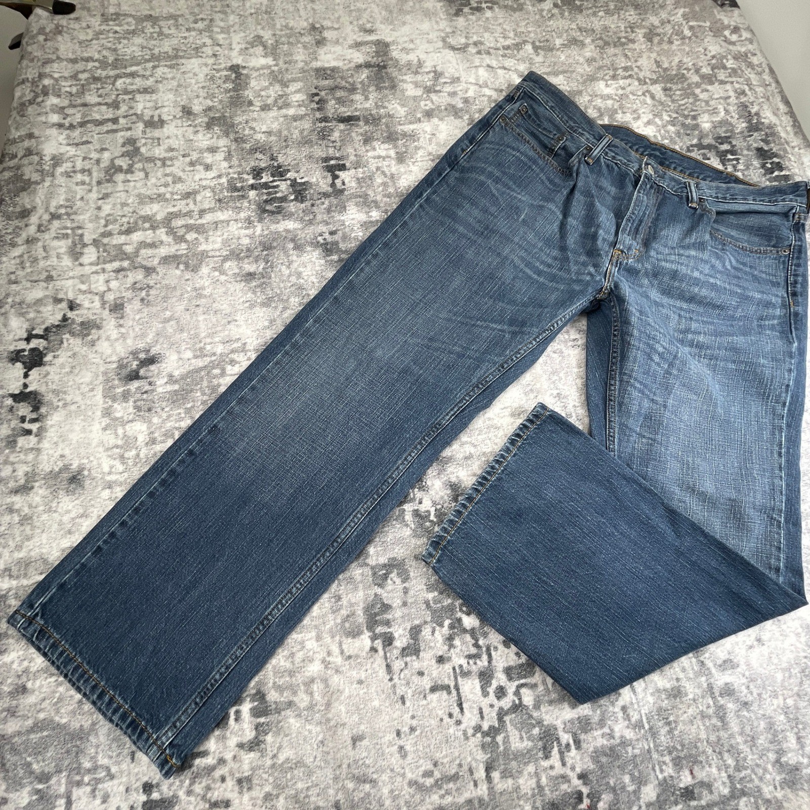 Levis Strauss 559 Mens 38×30 Relaxed Straight Leg Jeans Medium Wash Blue Denim