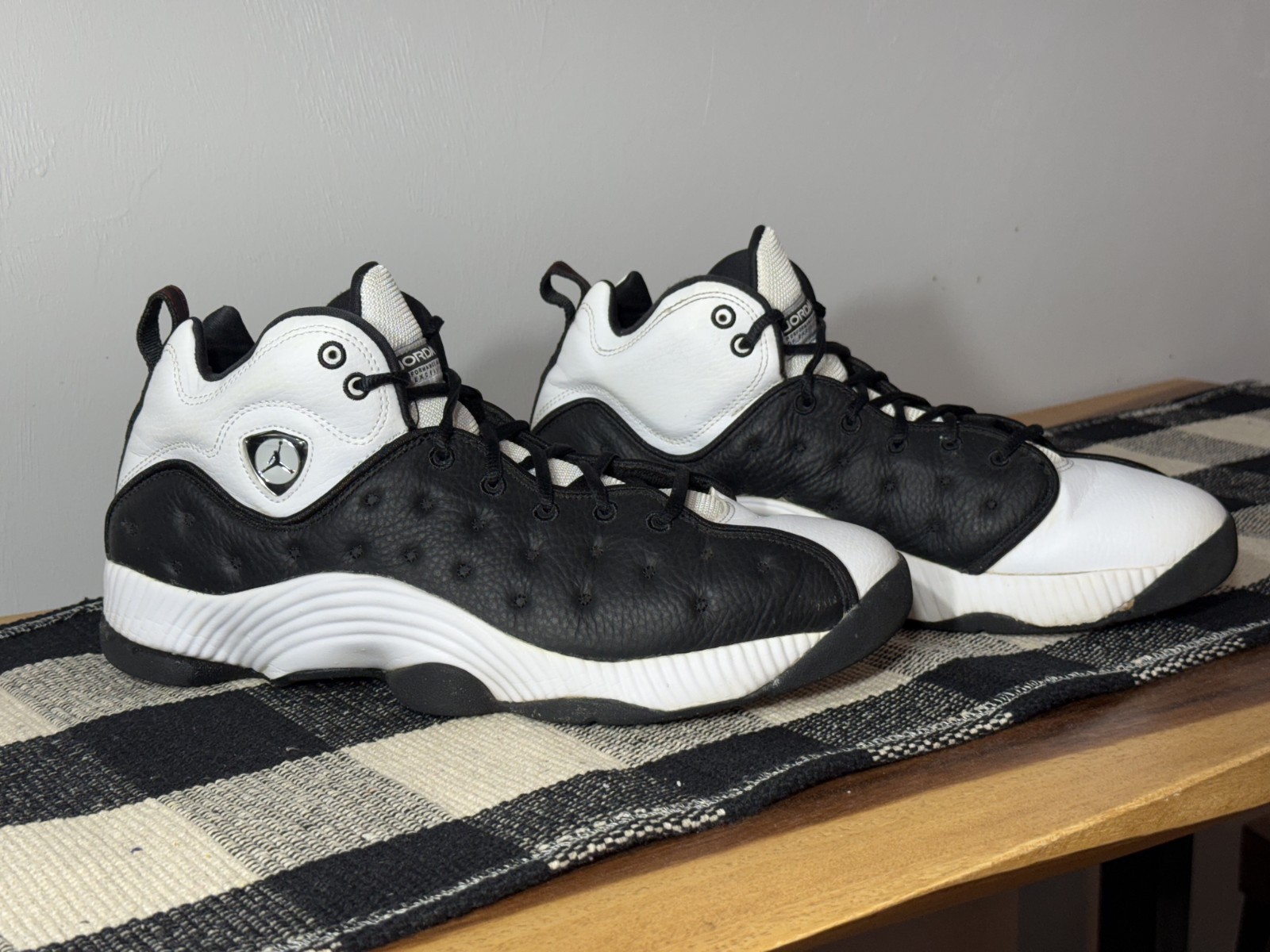 Jordan Jumpman Team II White/Black – Univ Red Mid Top Basketball Sneaker sz11